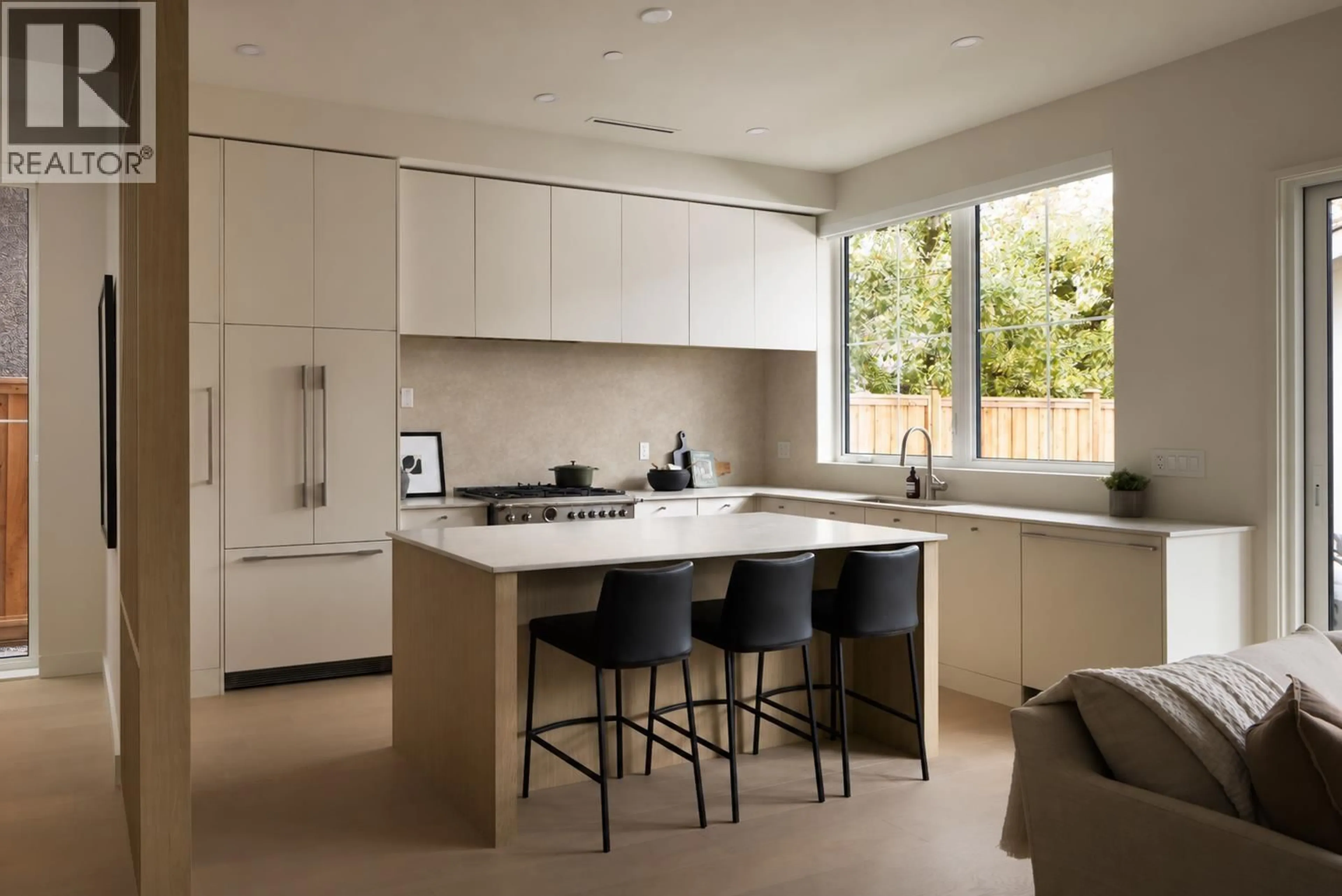 Contemporary kitchen, unknown for 2 - 3351 13TH AVENUE, Vancouver British Columbia V6R2R8