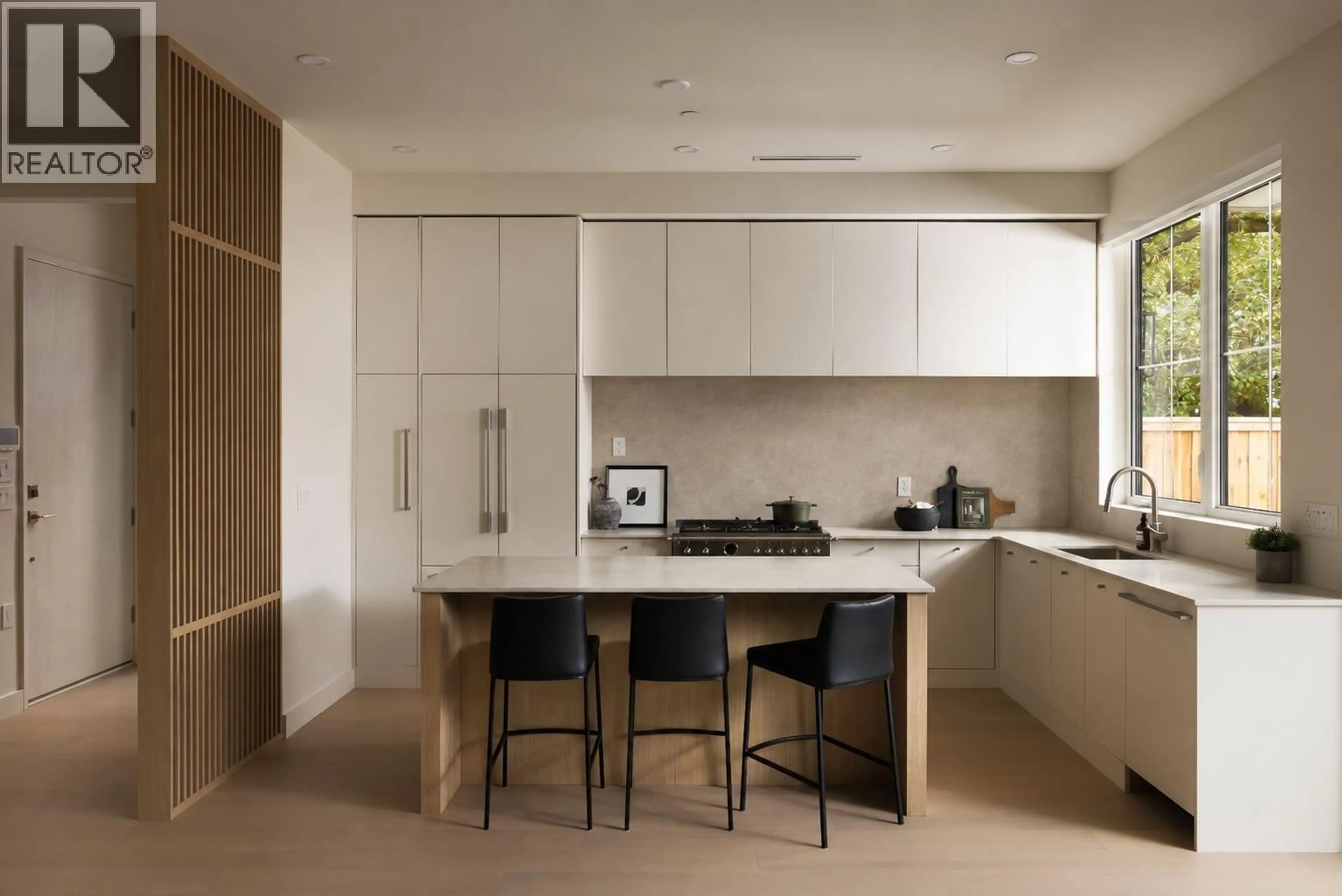 Contemporary kitchen, unknown for 2 - 3351 13TH AVENUE, Vancouver British Columbia V6R2R8