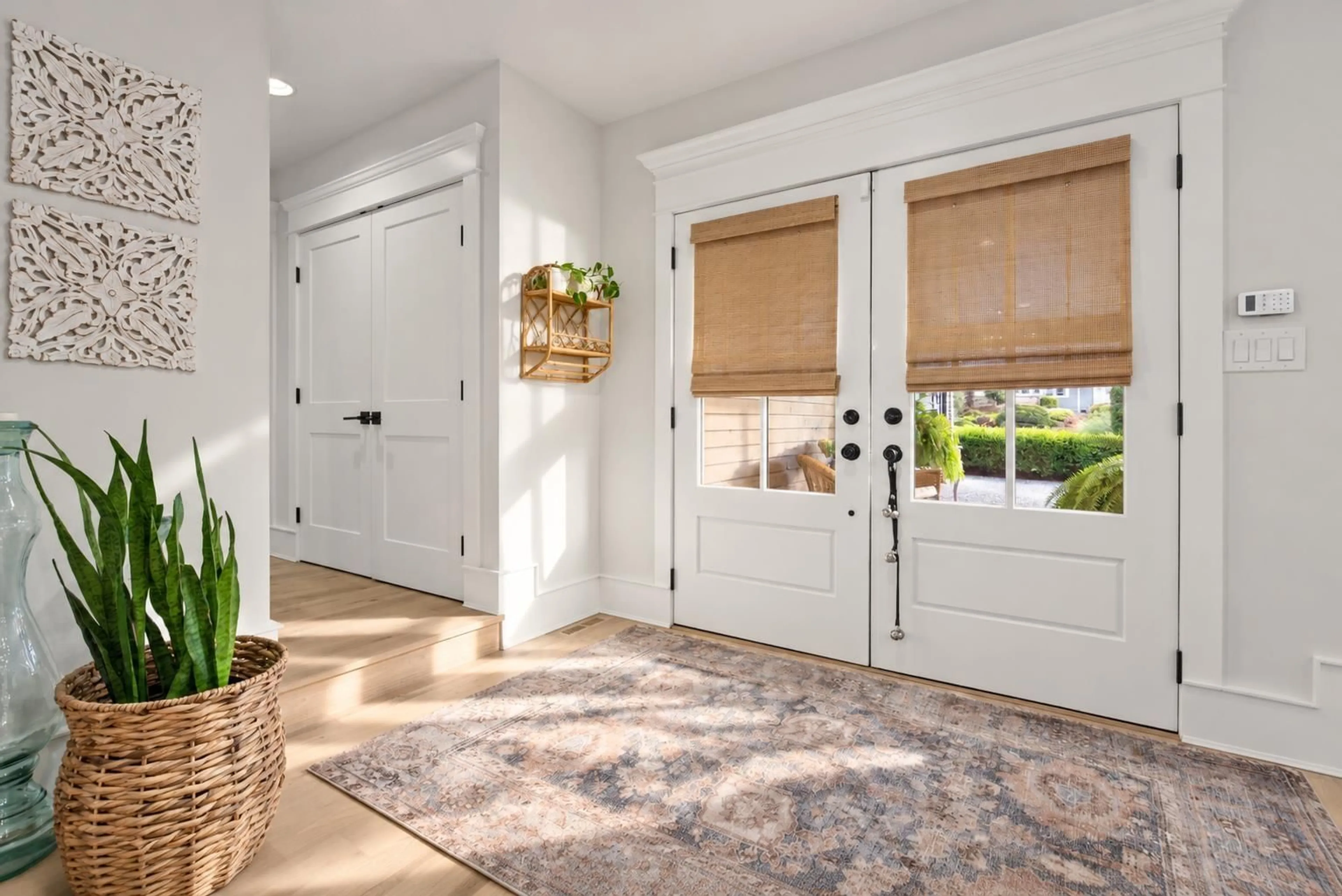 Indoor entryway for 7859 162B STREET, Surrey British Columbia V4N0M8