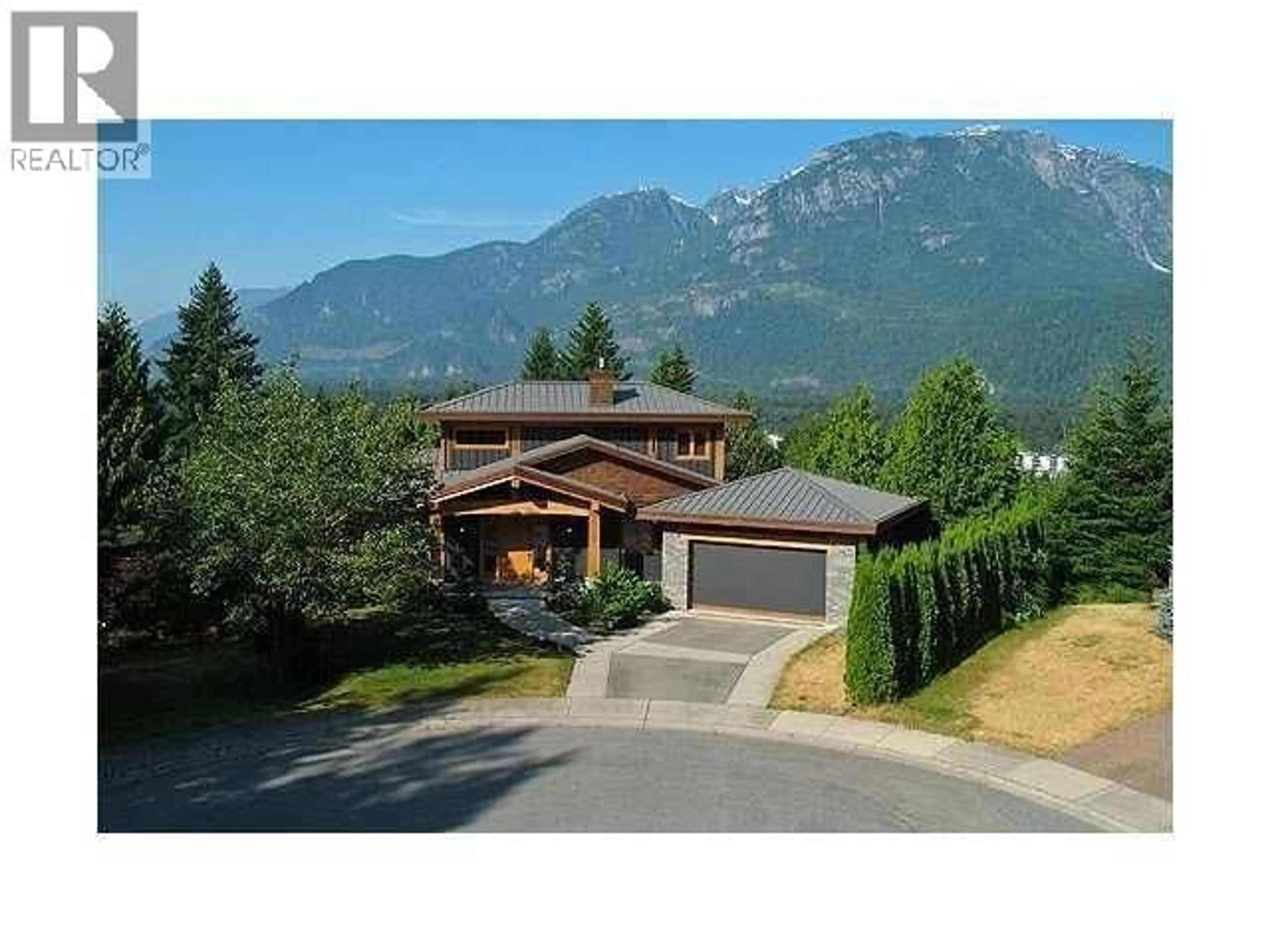 A pic from outside/outdoor area/front of a property/back of a property/a pic from drone, mountain view for 1002 LANARK, Squamish British Columbia V0N1T0
