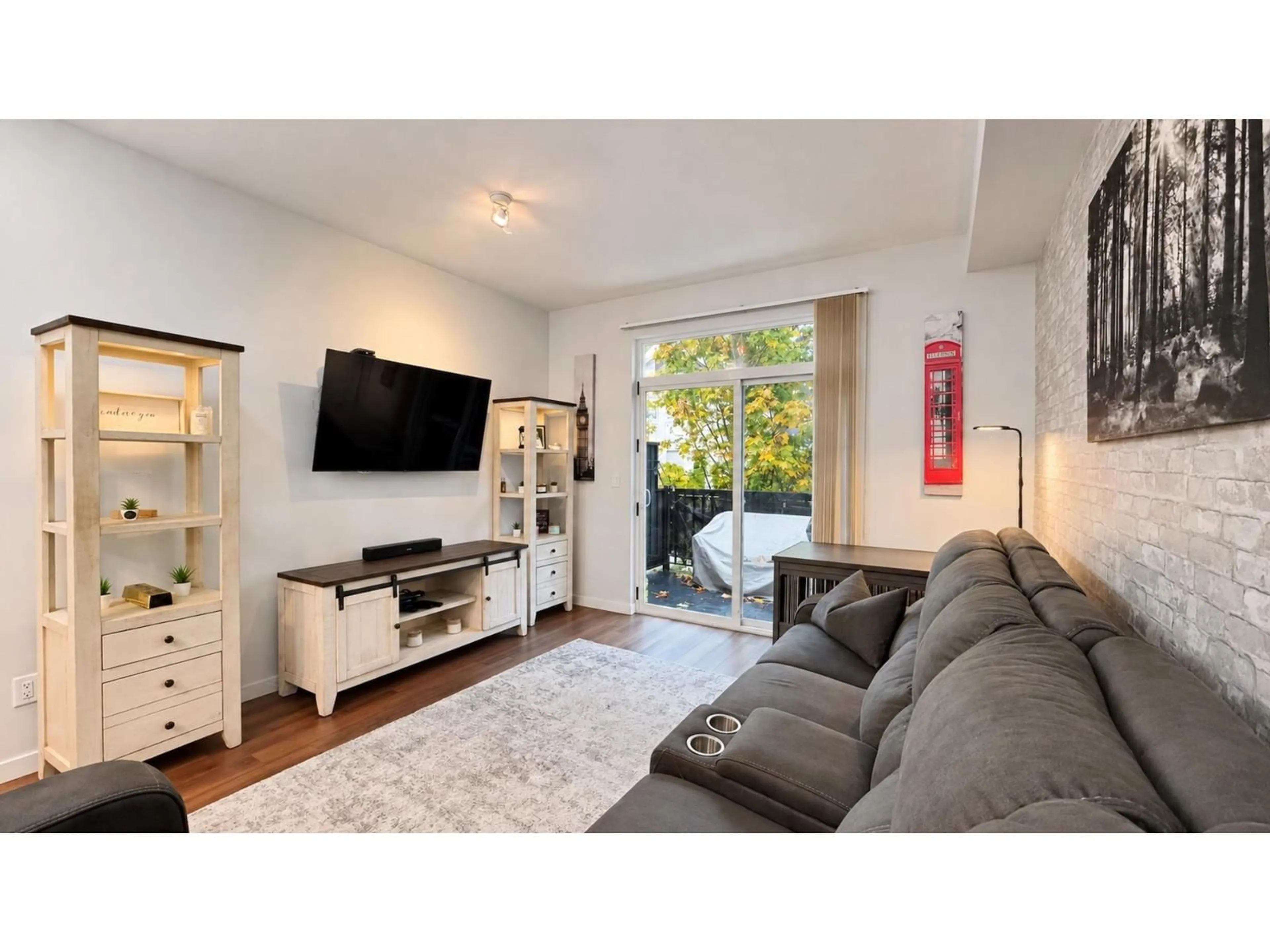 Living room with furniture, unknown for 114 - 14833 61 AVENUE, Surrey British Columbia V3S6T6