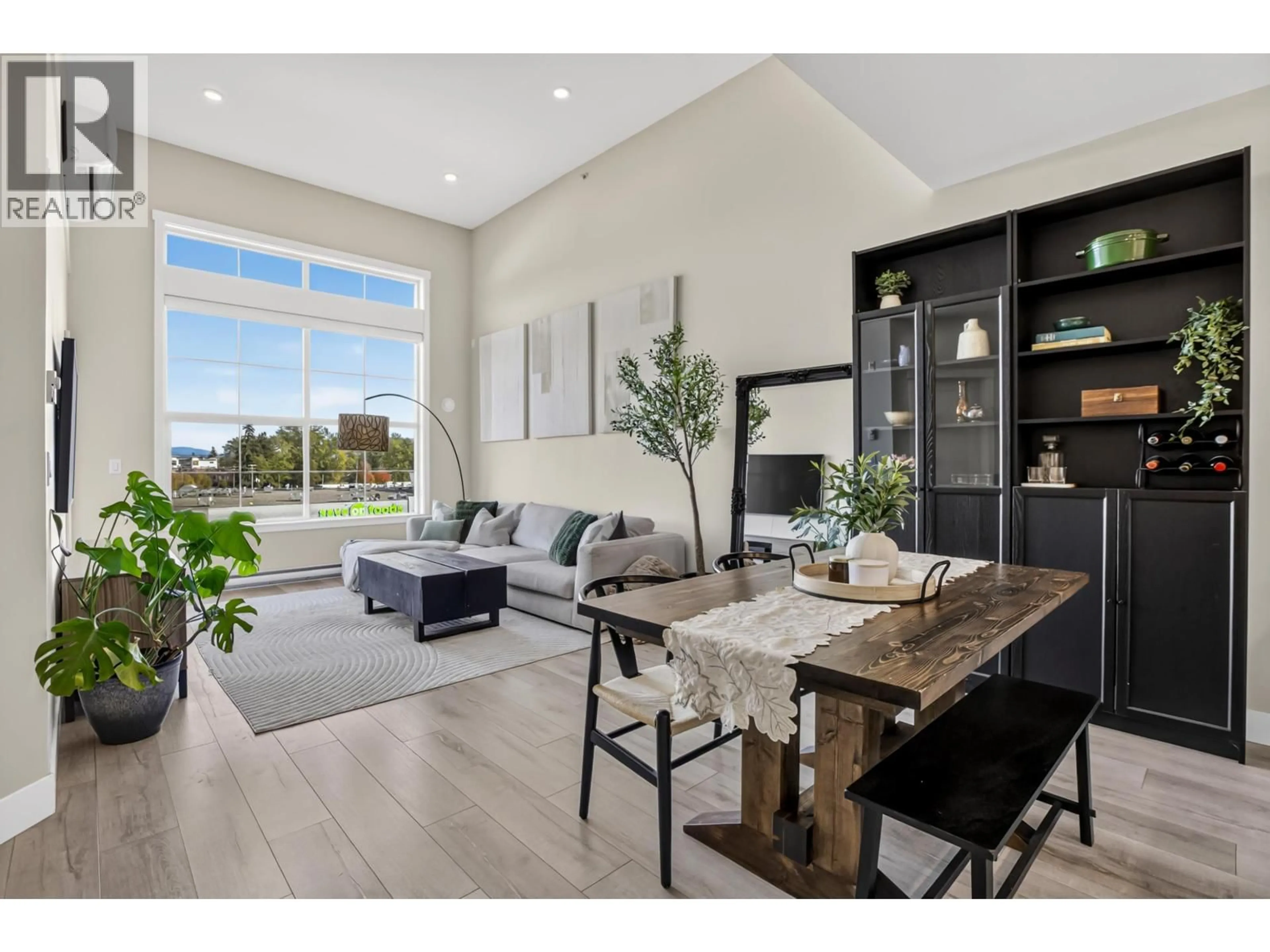 Living room with furniture, wood/laminate floor for 509 - 11893 227 STREET, Maple Ridge British Columbia V2X6H9