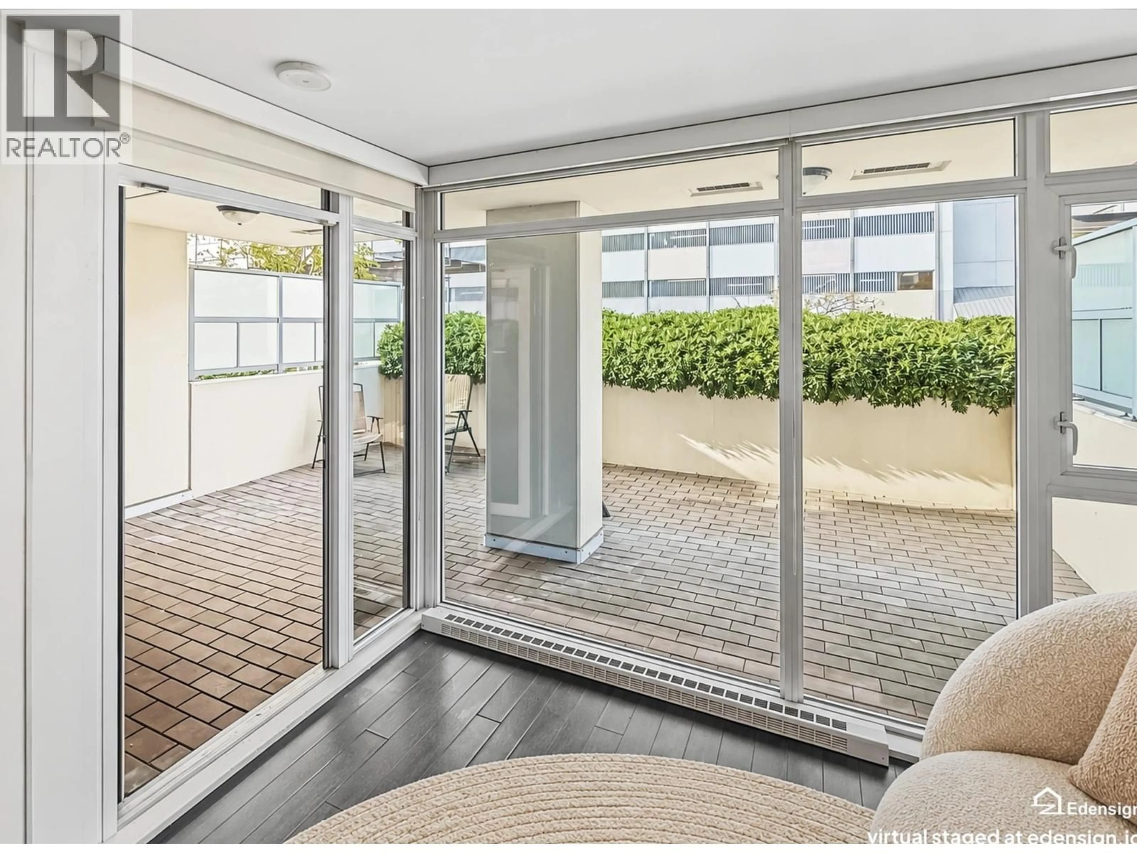 Indoor foyer for 205 - 608 BELMONT STREET, New Westminster British Columbia V3M0G8