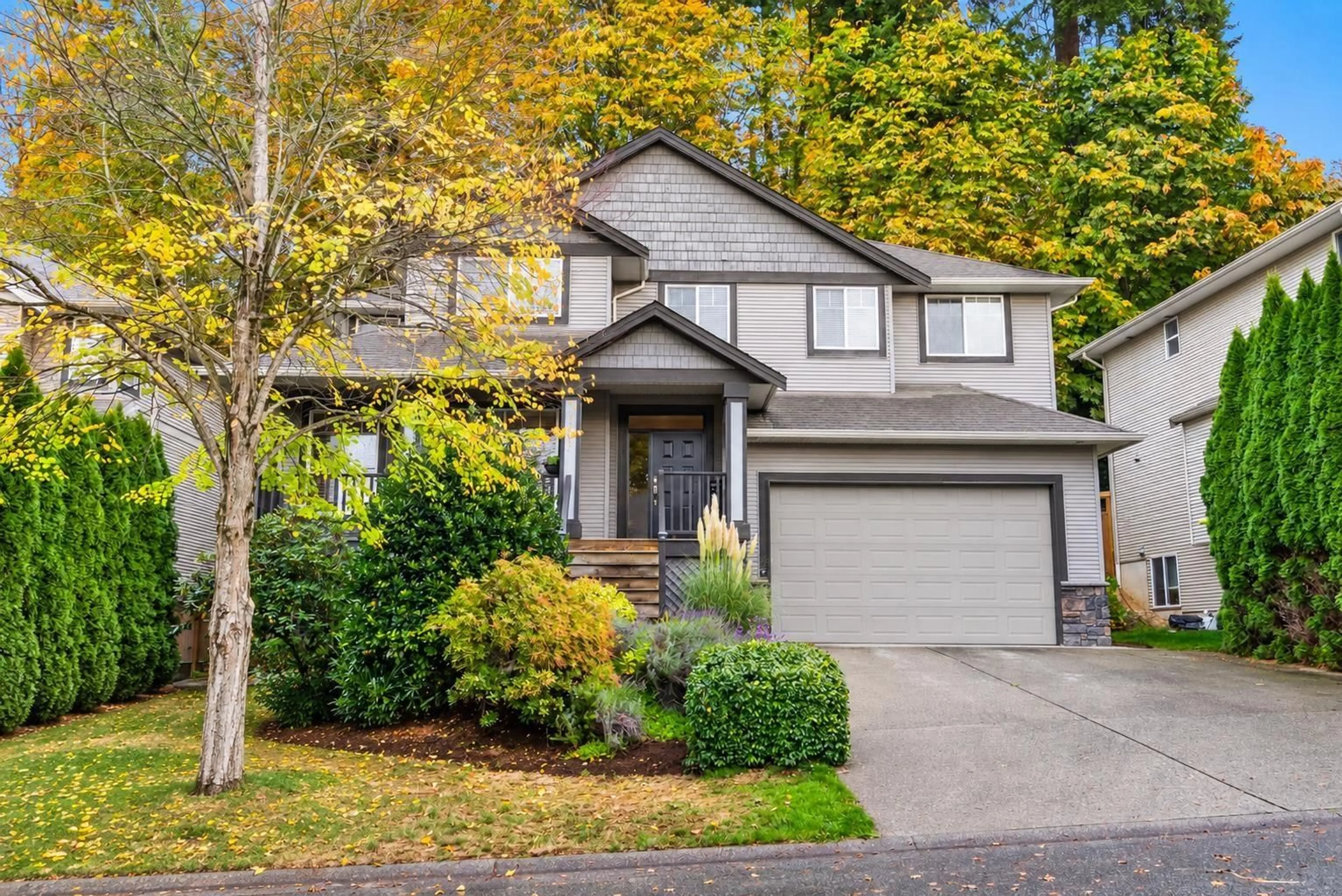 Home with vinyl exterior material, street for 35367 KINLOCH PLACE, Abbotsford British Columbia V3G3A8