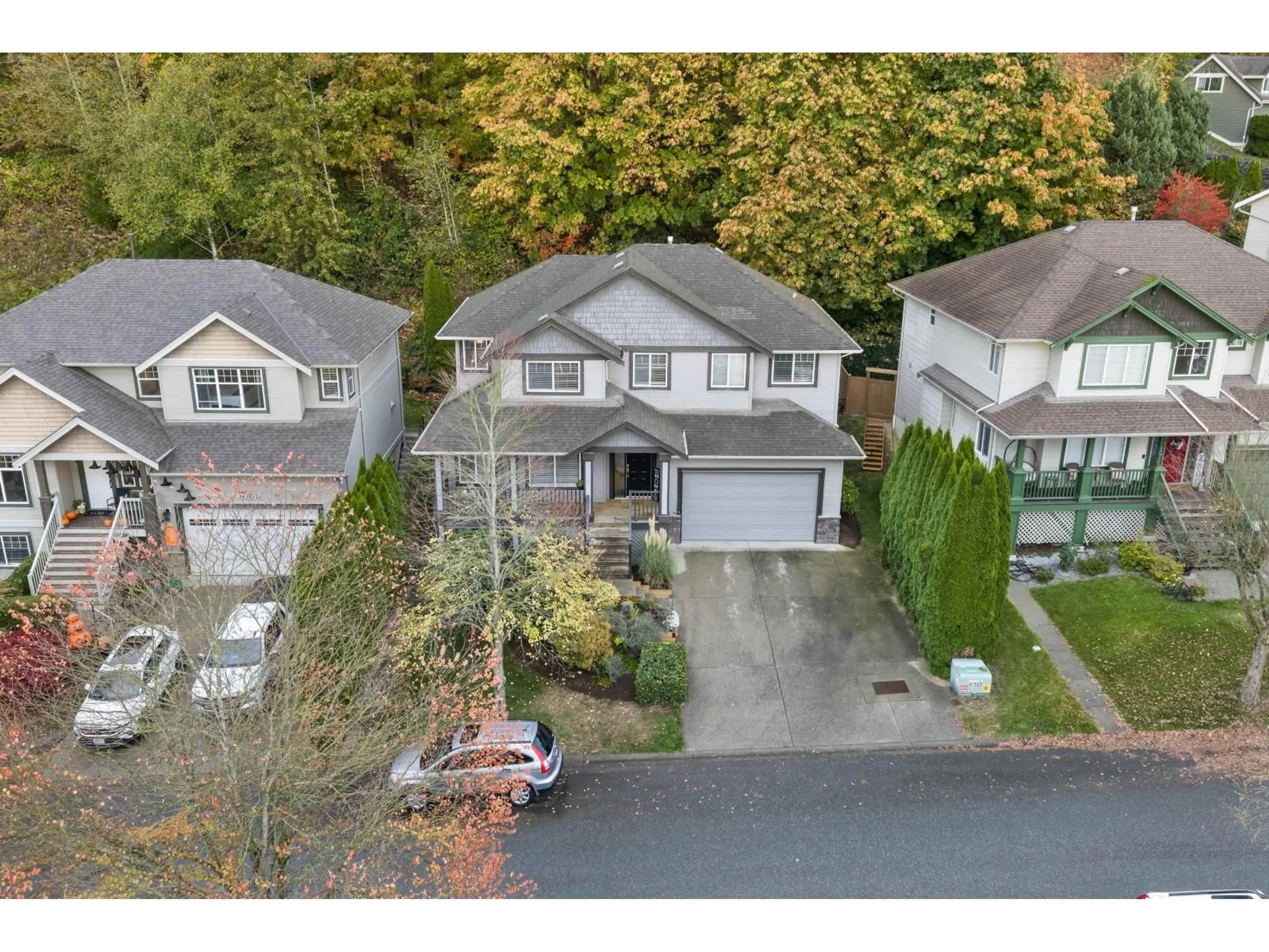 A pic from outside/outdoor area/front of a property/back of a property/a pic from drone, street for 35367 KINLOCH PLACE, Abbotsford British Columbia V3G3A8