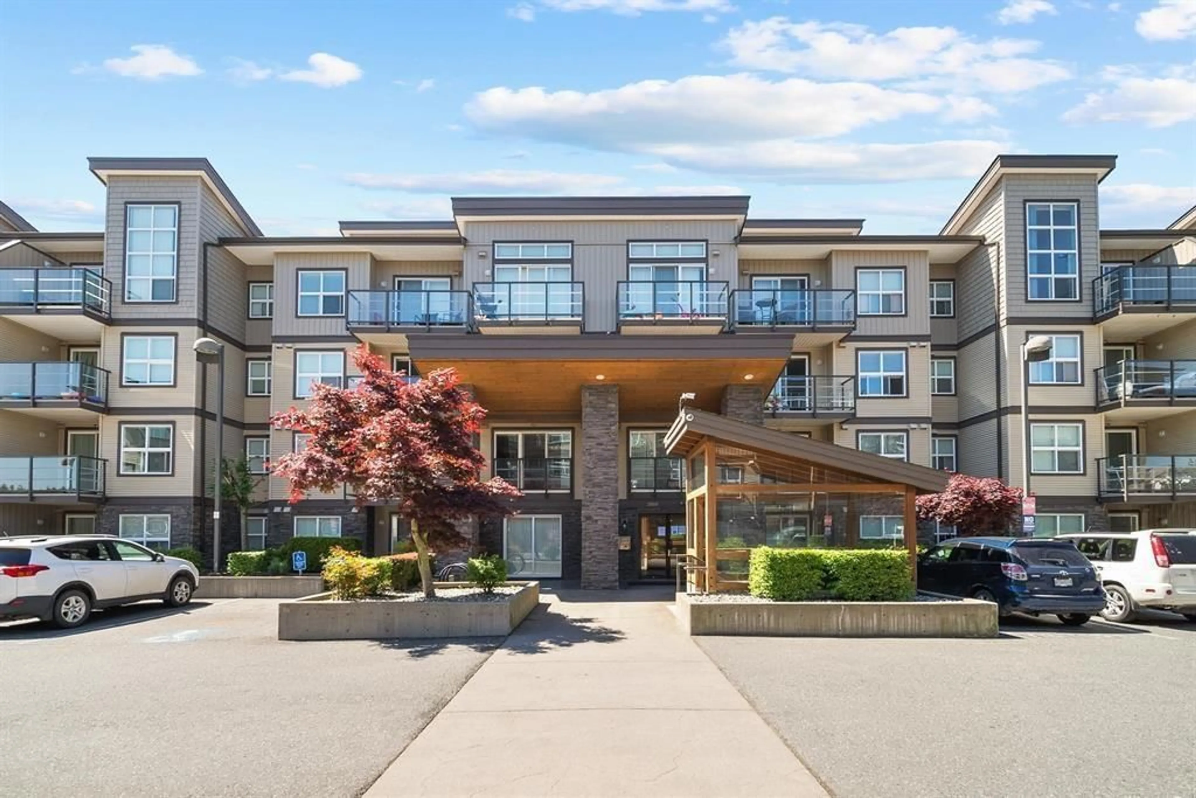 Patio, building for 306 - 30515 CARDINAL AVENUE, Abbotsford British Columbia V2T0A8