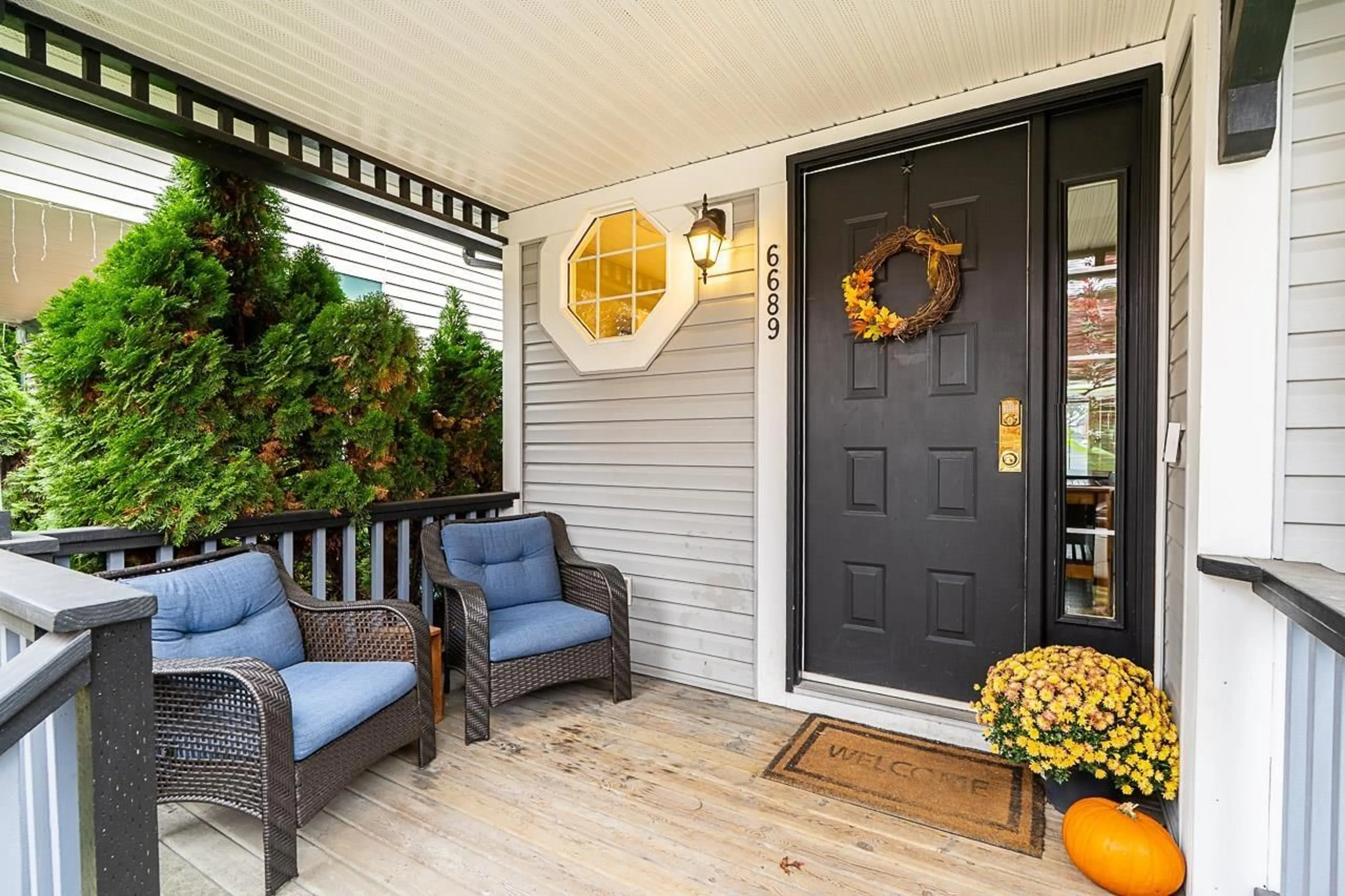 Indoor entryway for 6689 185TH STREET, Surrey British Columbia V3S9B2