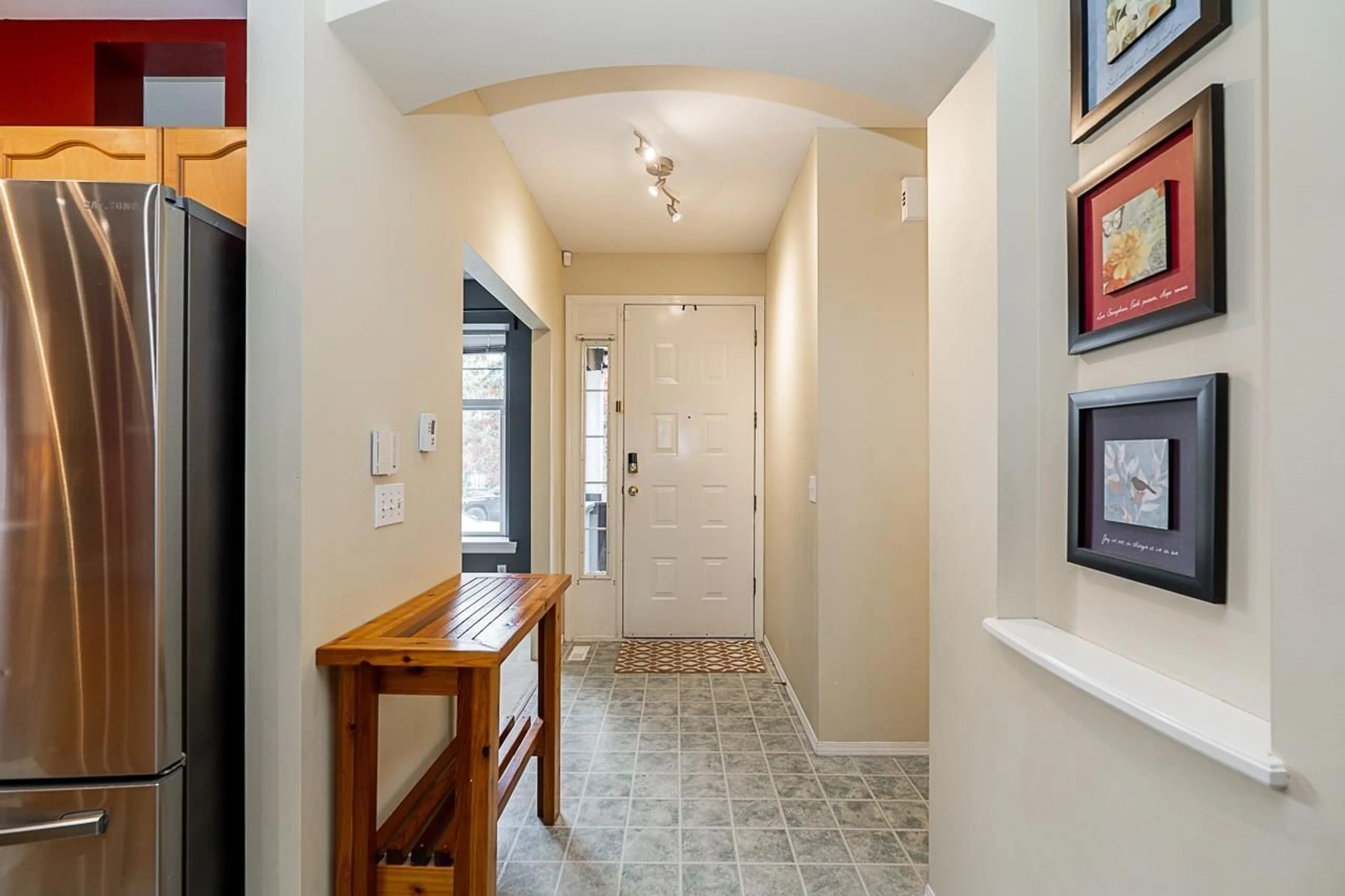 Indoor entryway for 6689 185TH STREET, Surrey British Columbia V3S9B2