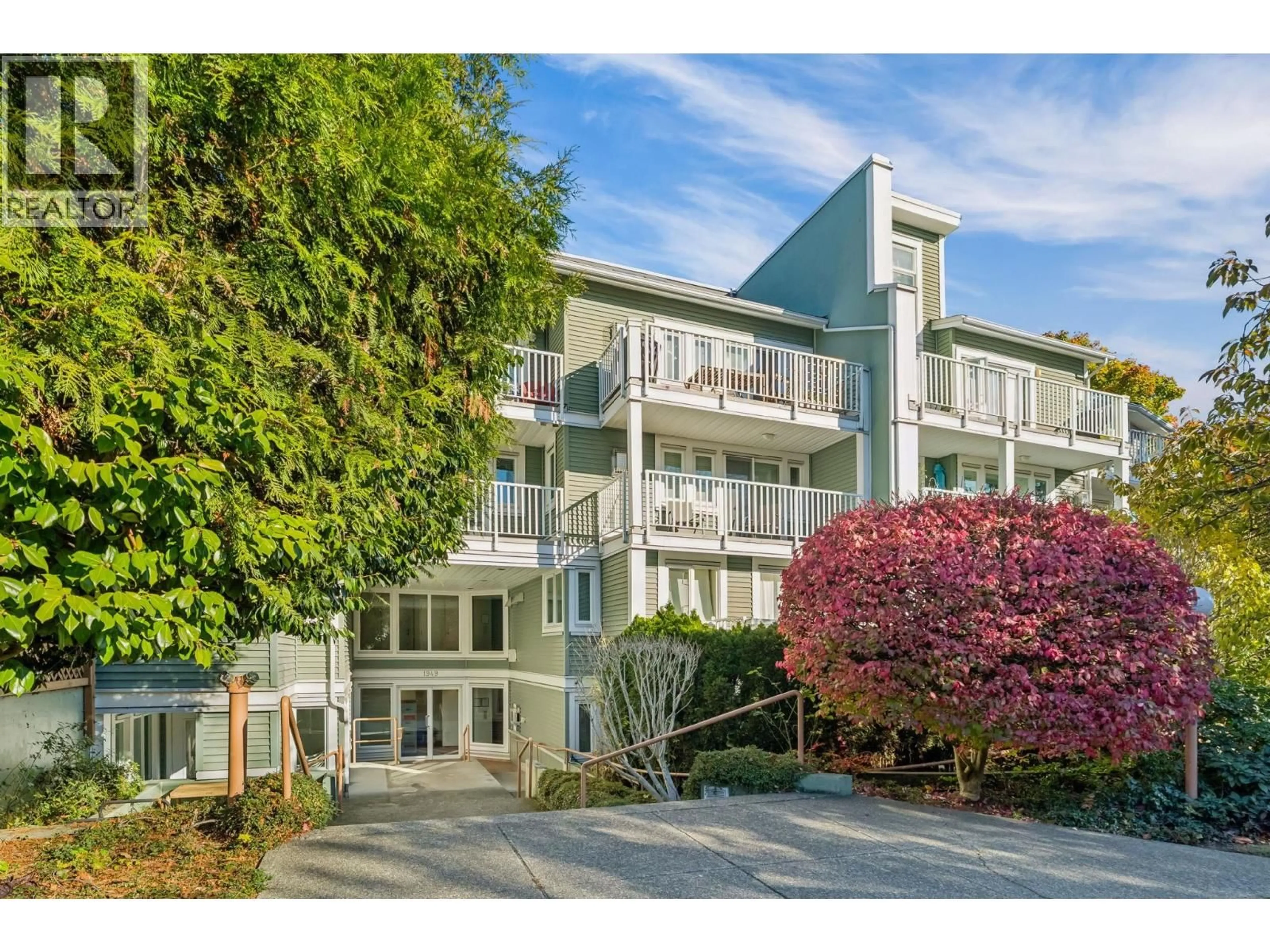 A pic from outside/outdoor area/front of a property/back of a property/a pic from drone, unknown for 13 - 1949 8TH AVENUE, Vancouver British Columbia V6J1W2
