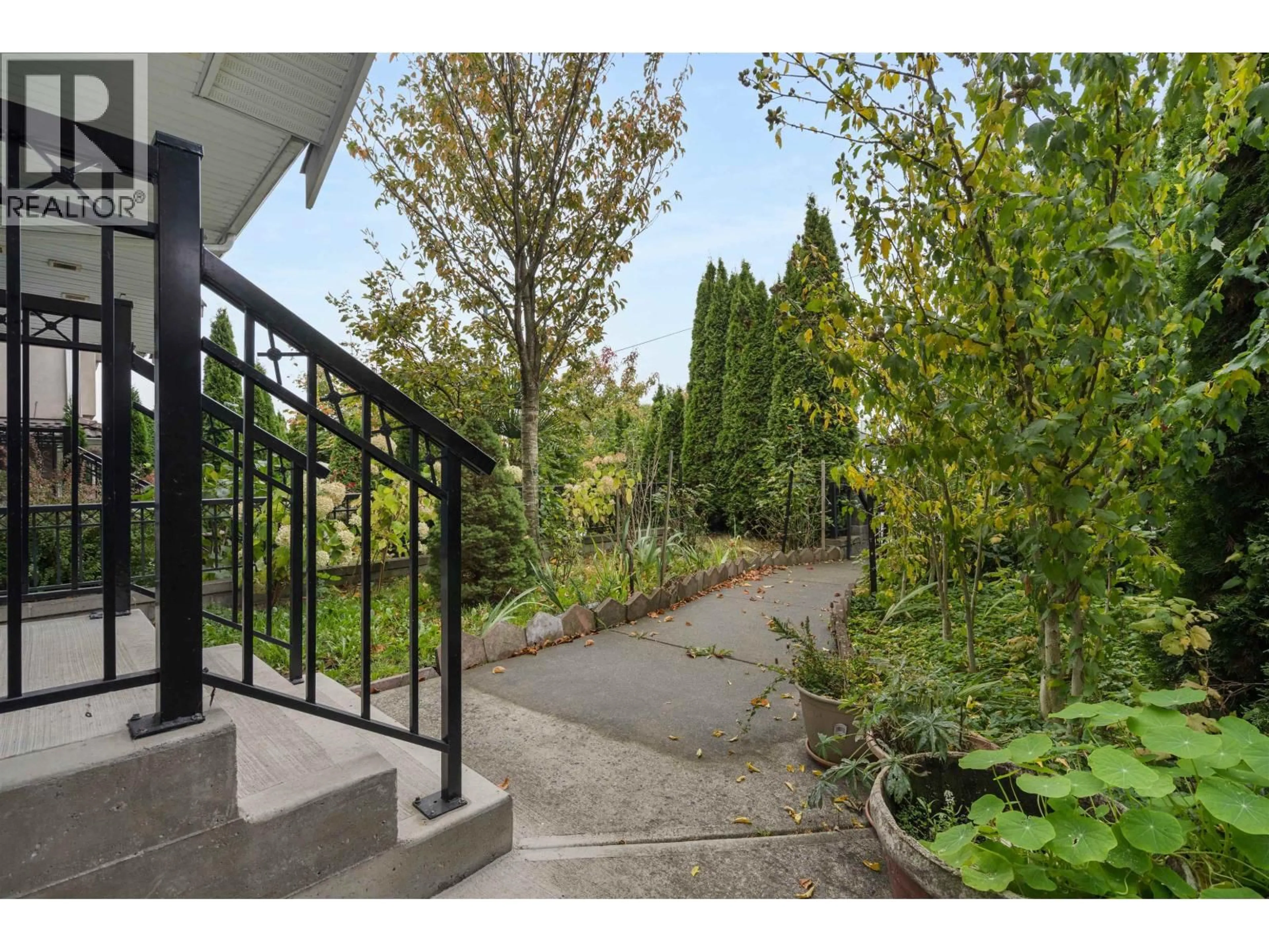 Patio, unknown for 7936 MAIN STREET, Vancouver British Columbia V5X3K8
