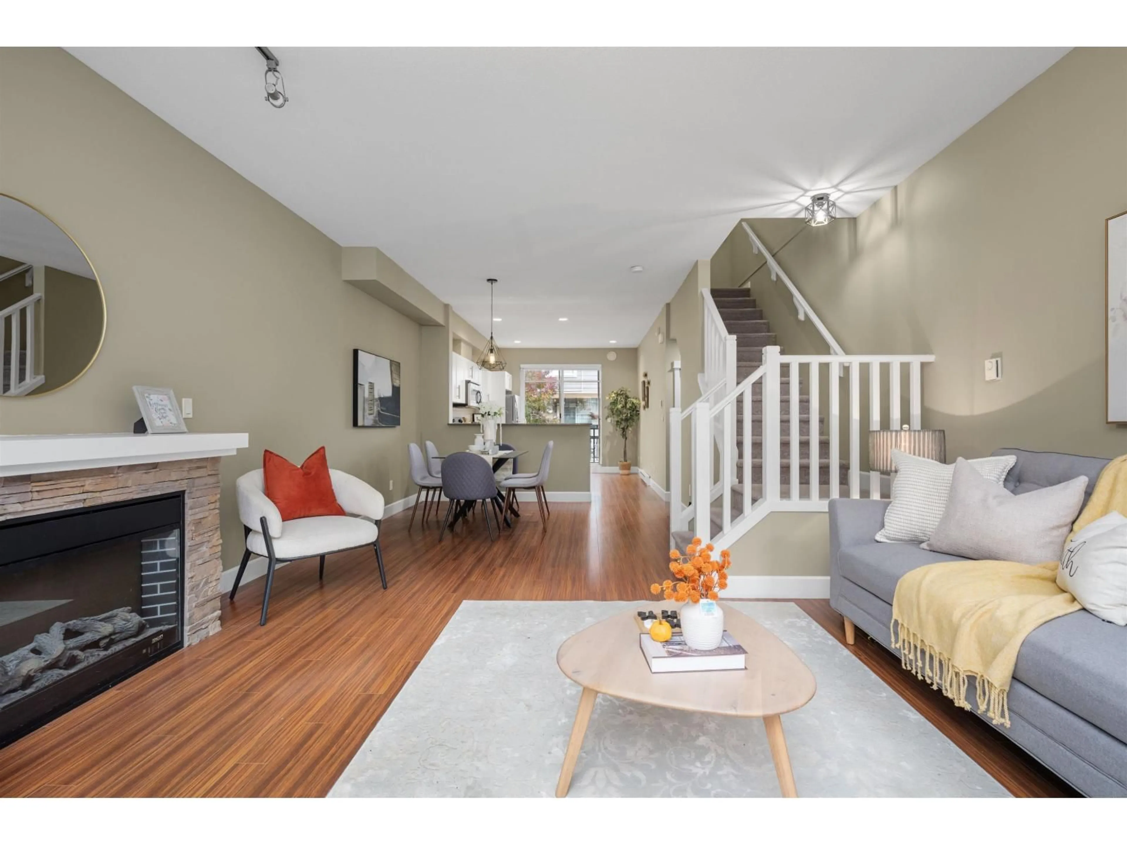 Living room with furniture, unknown for 80 - 7088 191 STREET, Surrey British Columbia V4N0B4