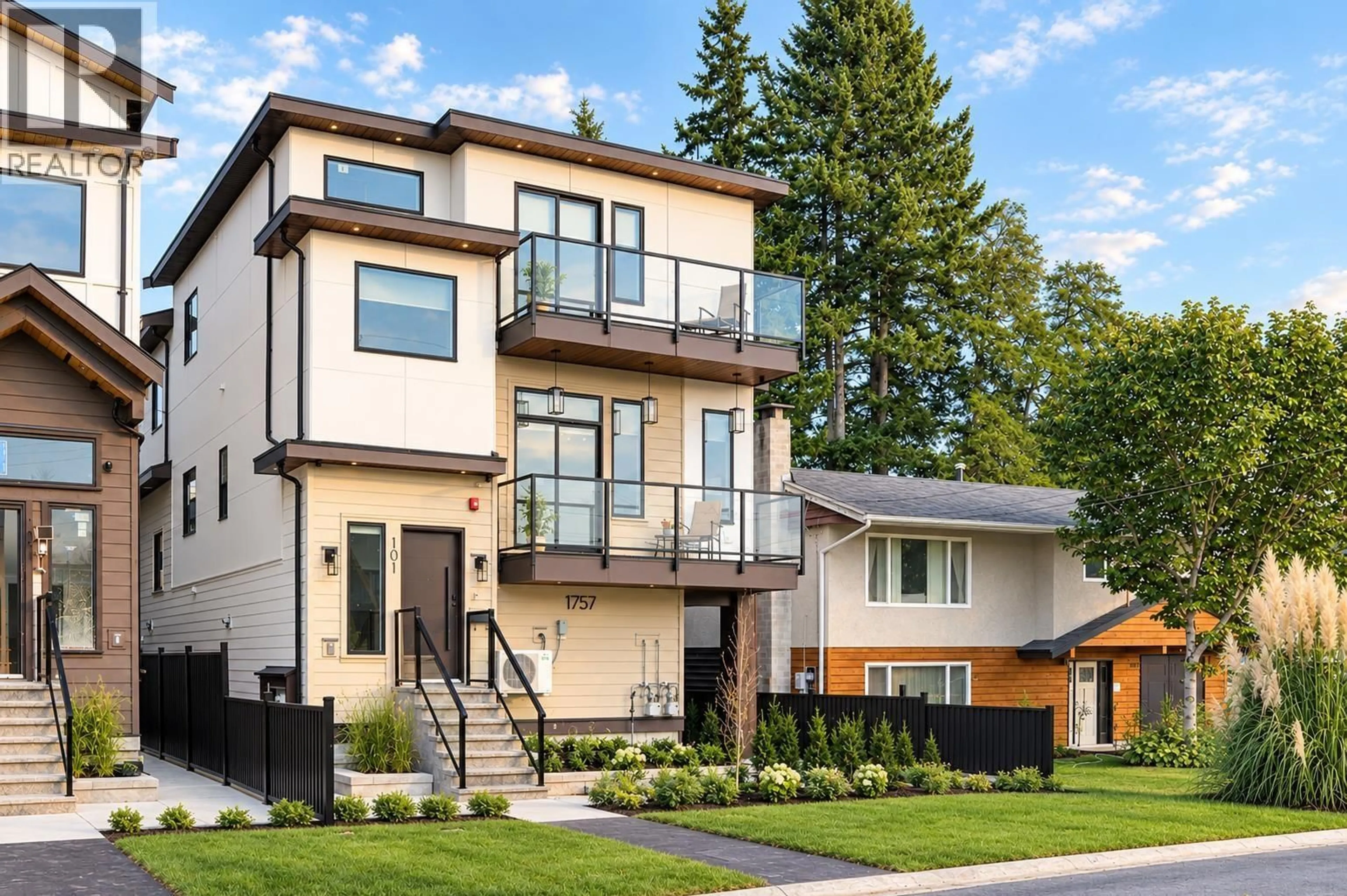 Home with vinyl exterior material, street for 101 - 1757 MORGAN AVENUE, Port Coquitlam British Columbia V3C1J6