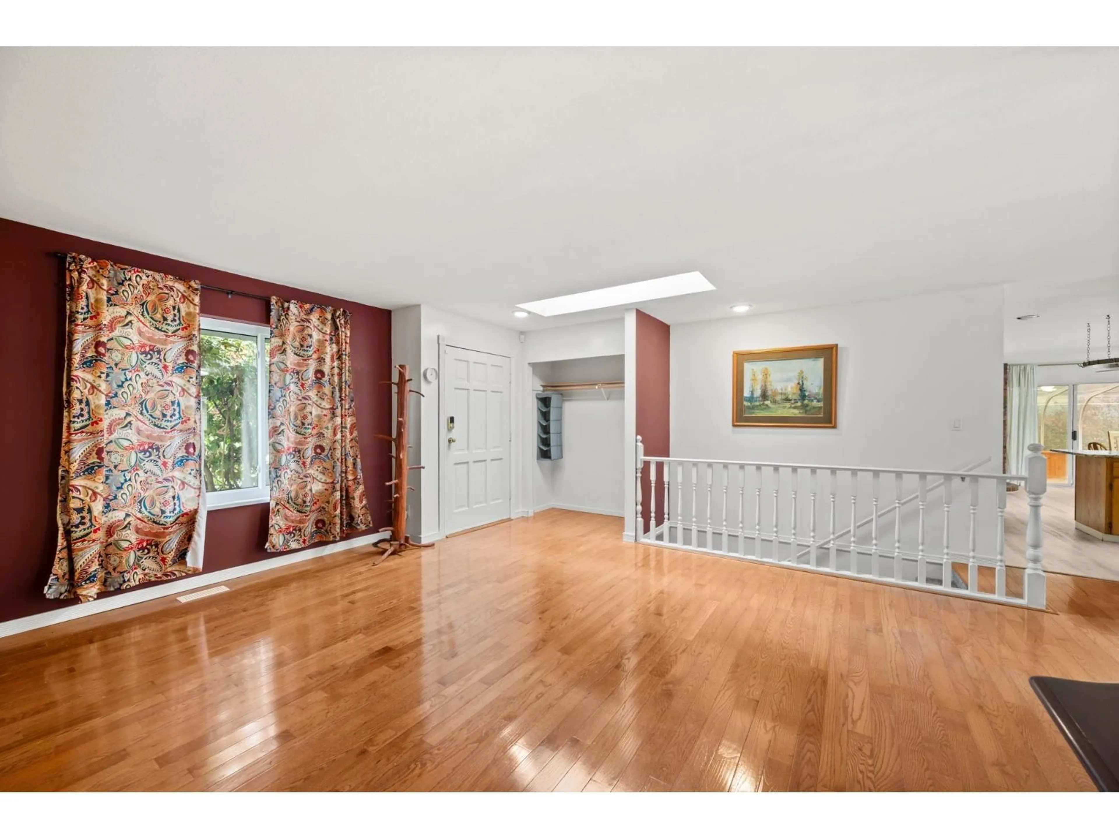 Indoor foyer for 2866 MOUNTVIEW STREET, Abbotsford British Columbia V2S6R2