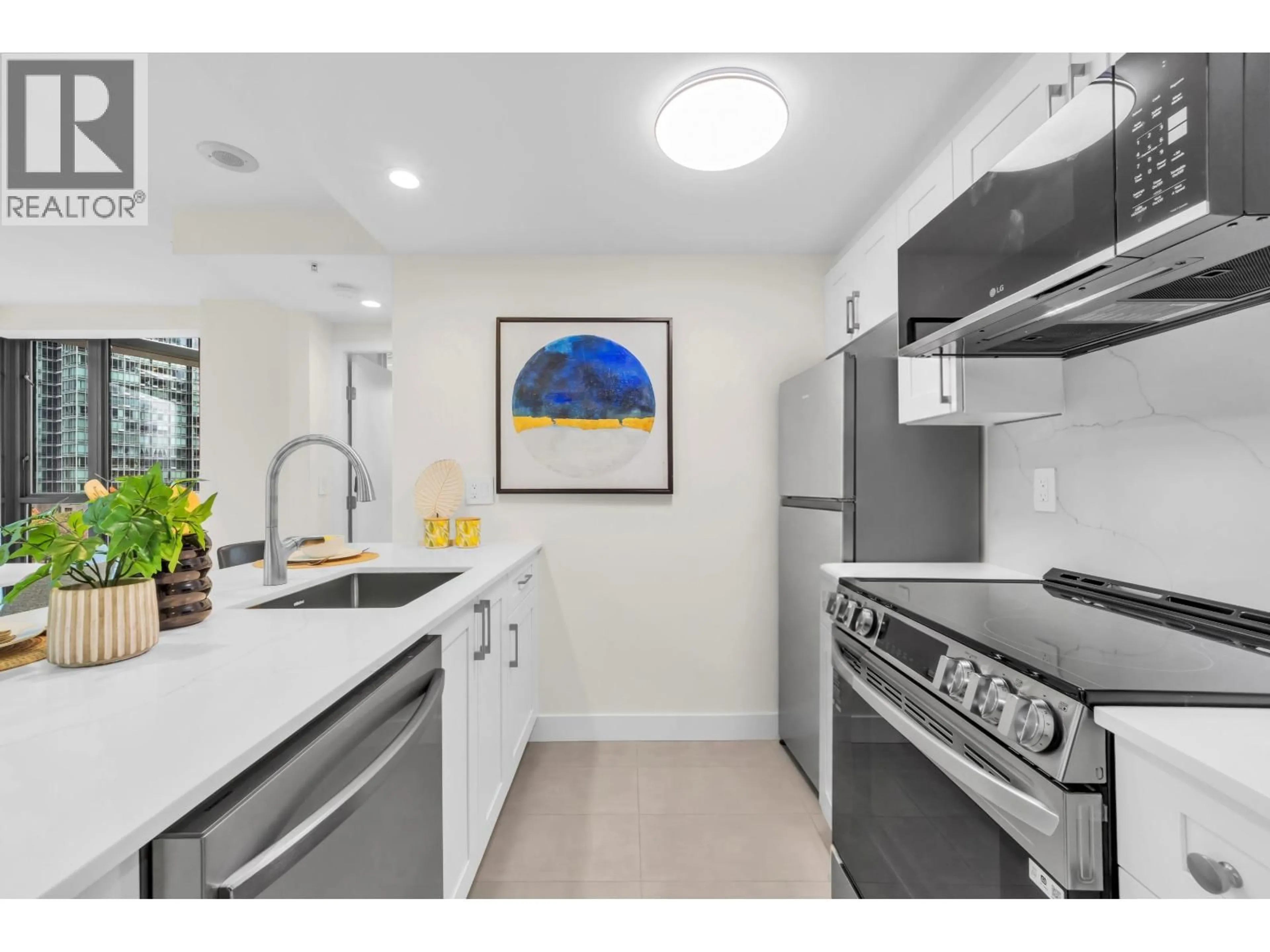 Standard kitchen, unknown for 909 - 1331 GEORGIA STREET, Vancouver British Columbia V6E4P1
