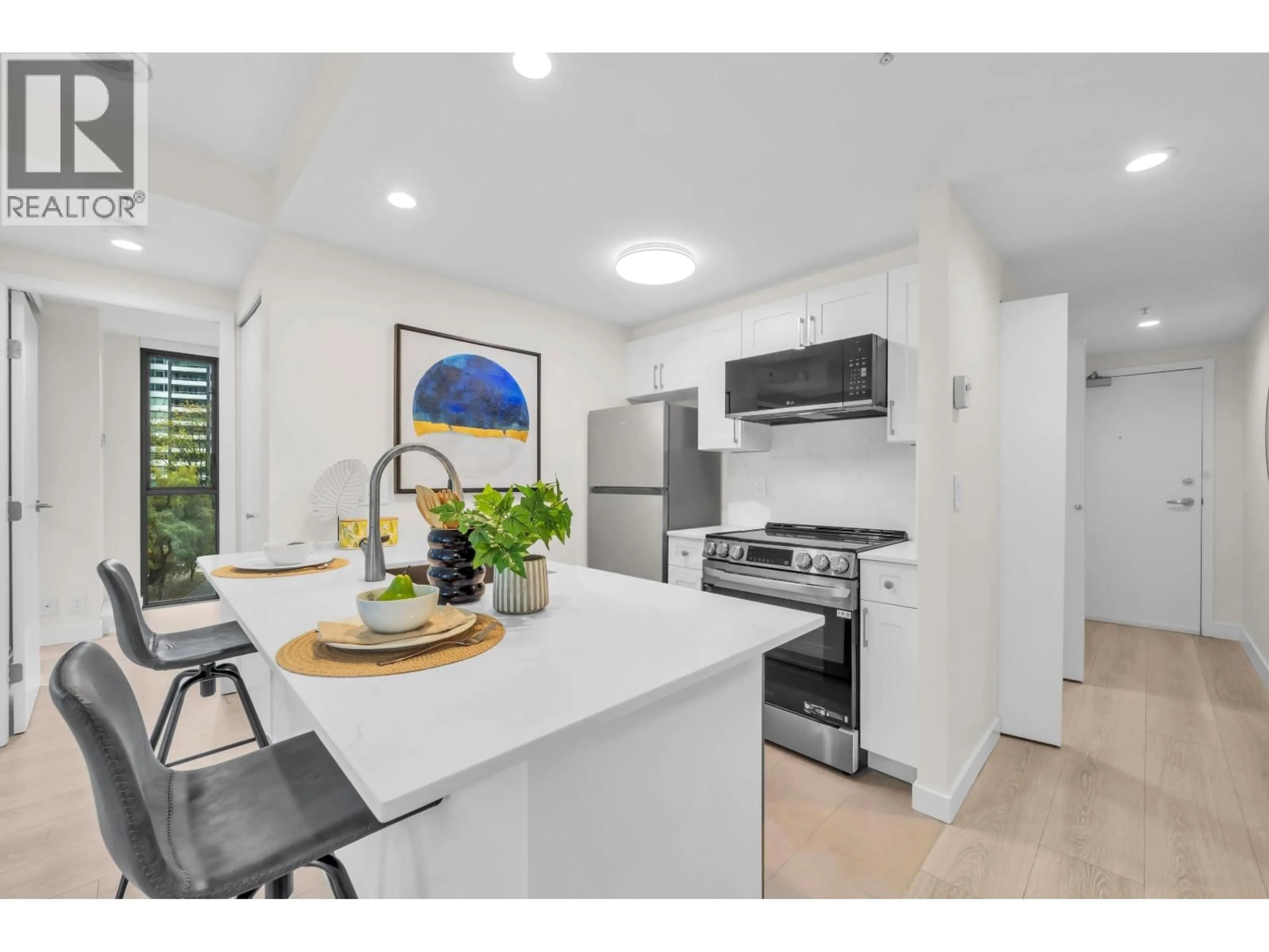 Standard kitchen, unknown for 909 - 1331 GEORGIA STREET, Vancouver British Columbia V6E4P1