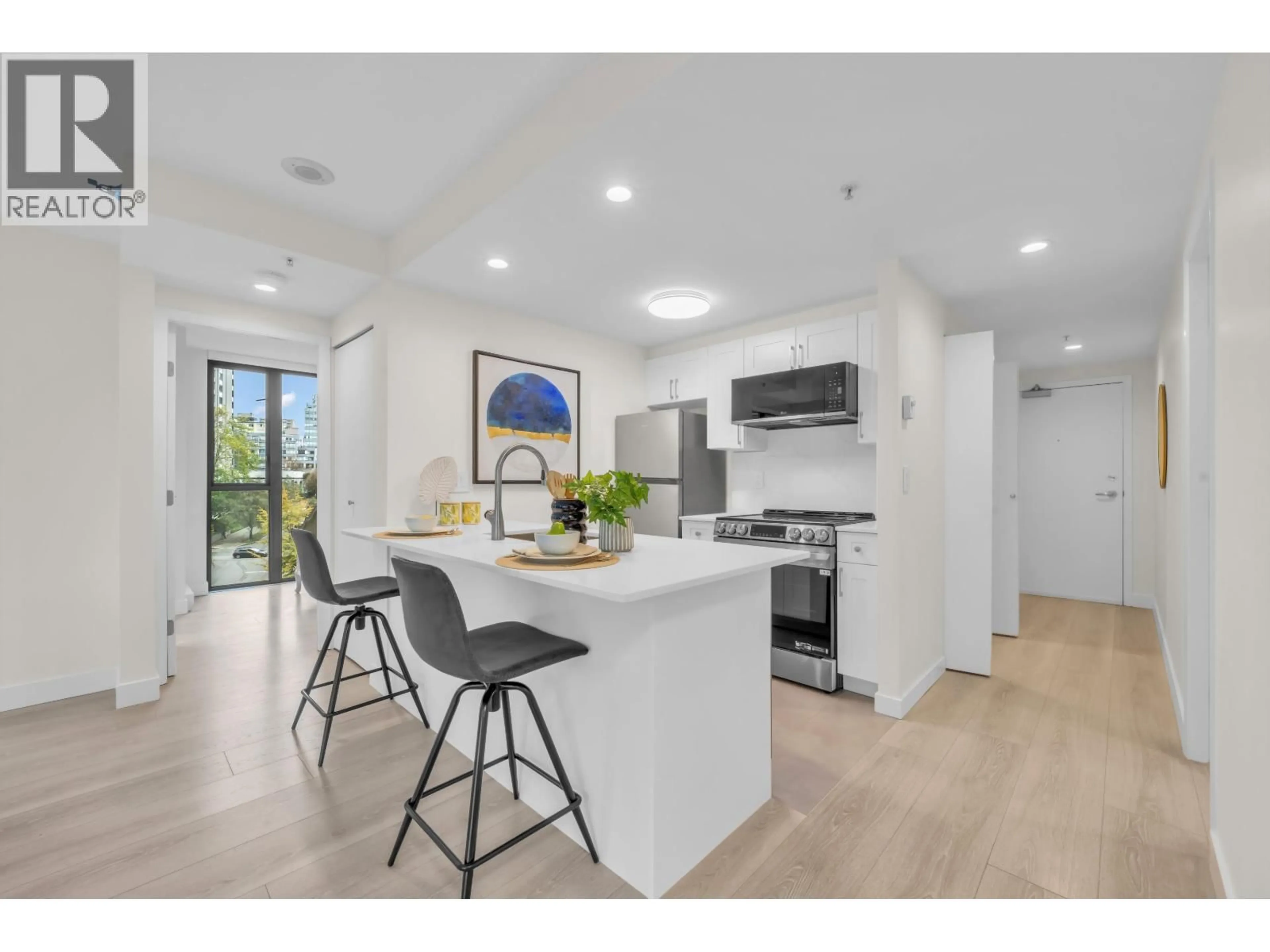 Open concept kitchen, unknown for 909 - 1331 GEORGIA STREET, Vancouver British Columbia V6E4P1