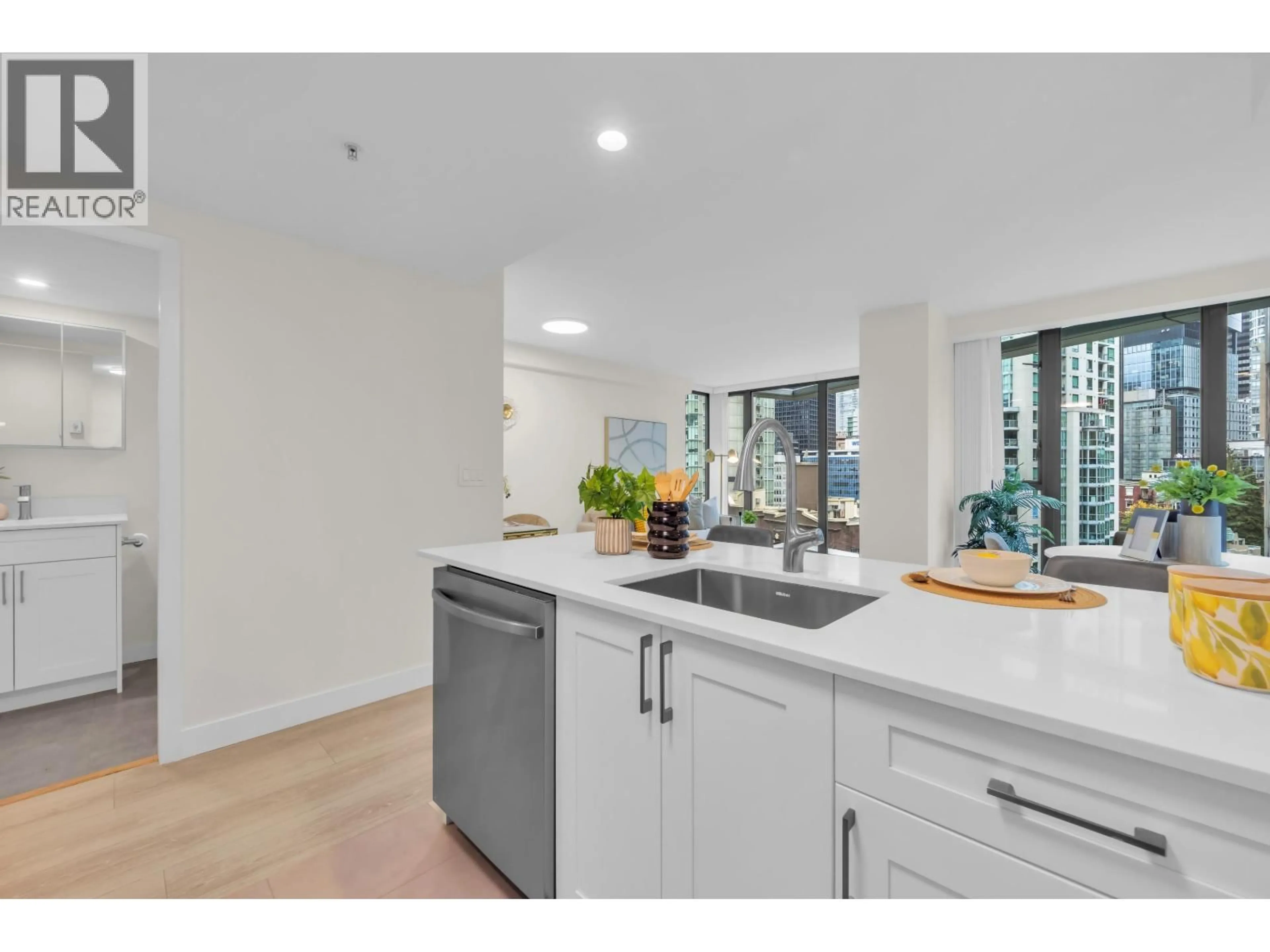 Standard kitchen, unknown for 909 - 1331 GEORGIA STREET, Vancouver British Columbia V6E4P1