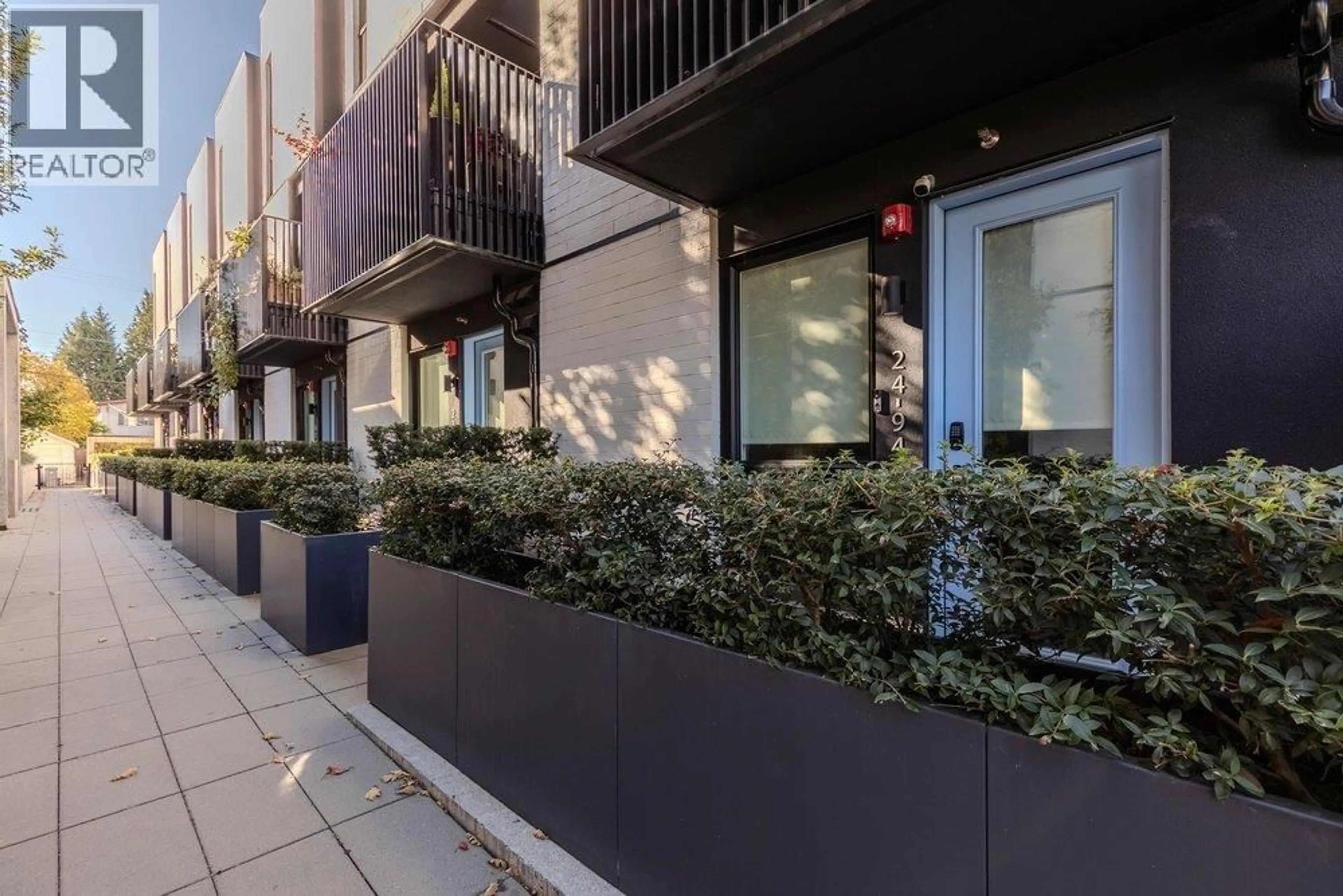 Patio, street for 24 - 94 KING EDWARD AVENUE, Vancouver British Columbia V5Y0N6