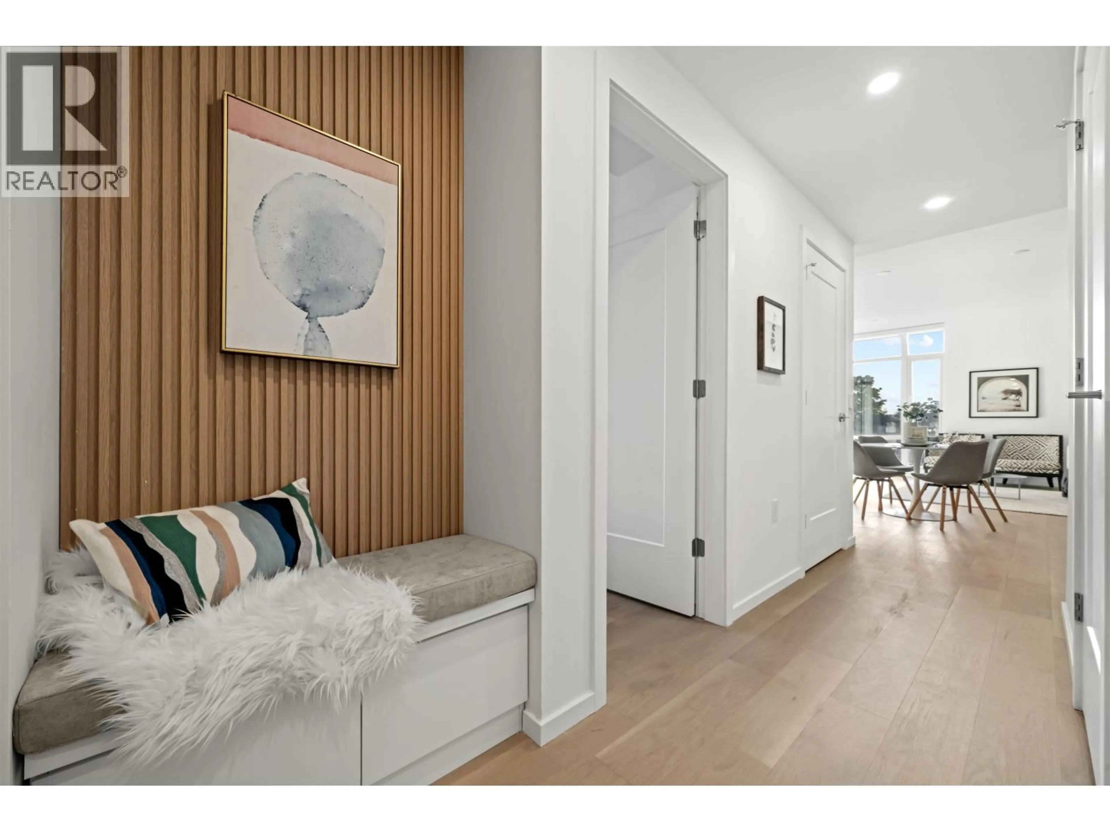 Indoor entryway for 203 - 8486 OAK STREET, Vancouver British Columbia V6P4B1