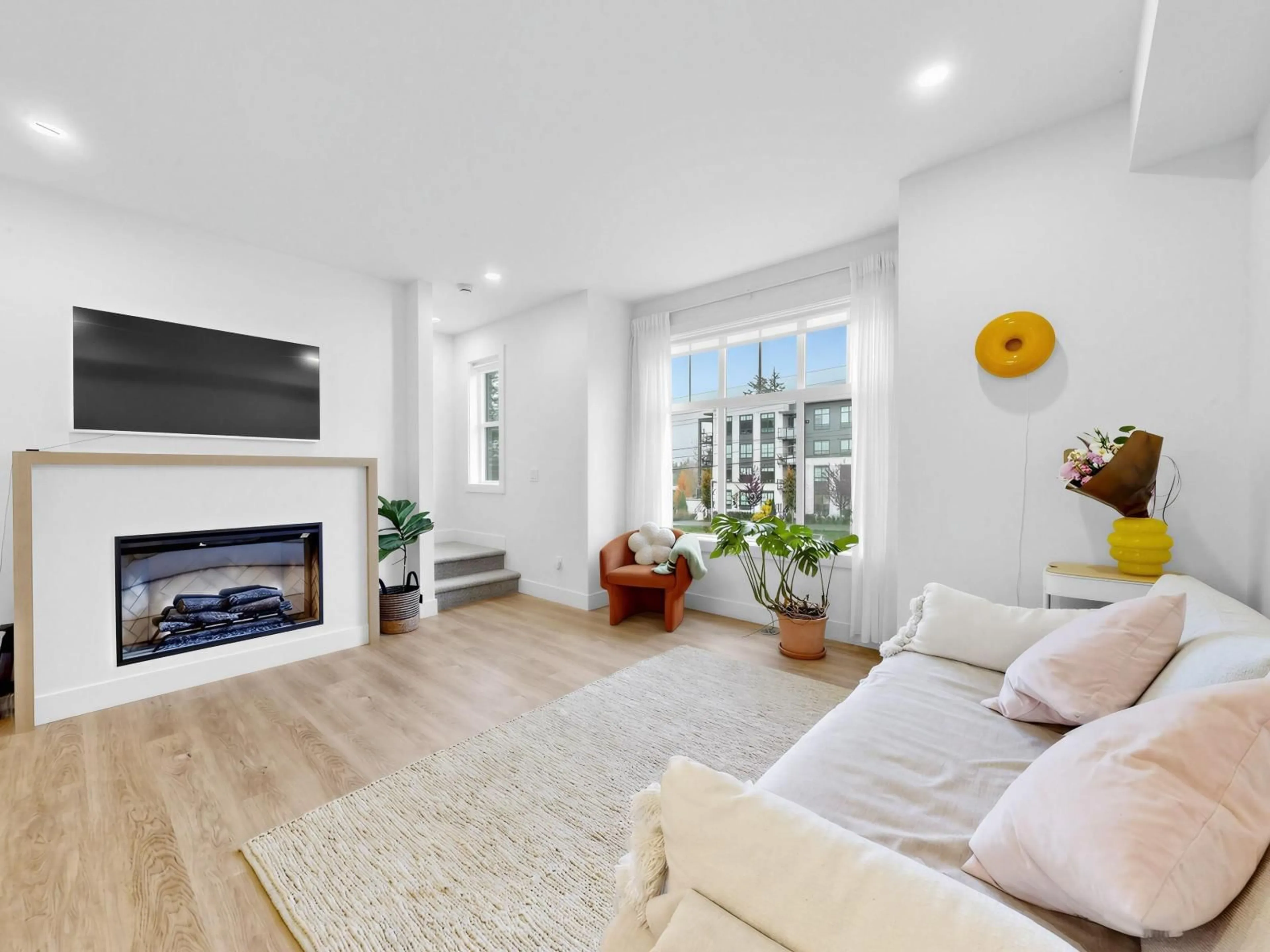 Living room with furniture, unknown for 55 - 2350 165 STREET, Surrey British Columbia V3Z1J9
