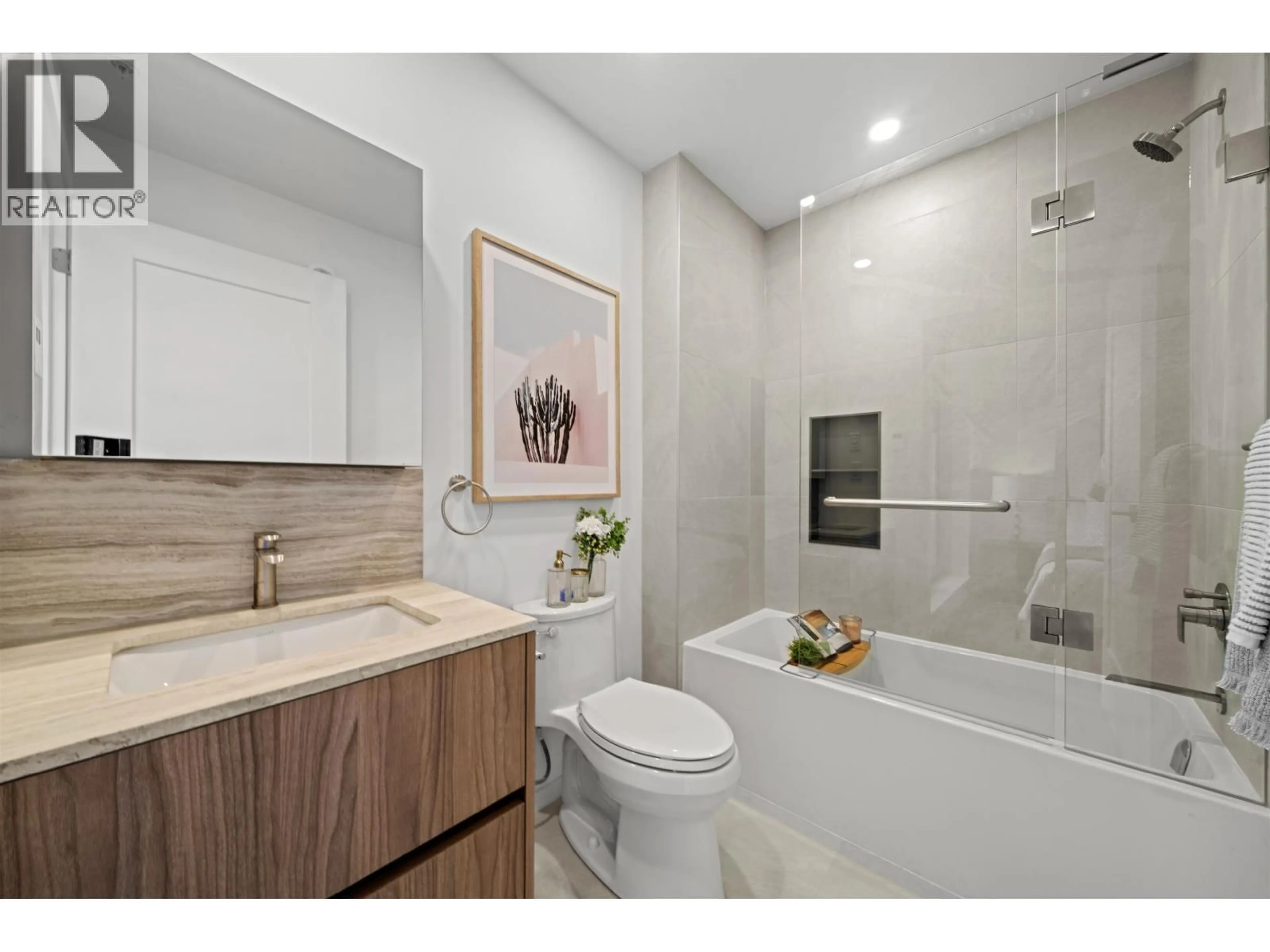 Contemporary bathroom, ceramic/tile floor for 104 - 8486 OAK STREET, Vancouver British Columbia V6P4B1