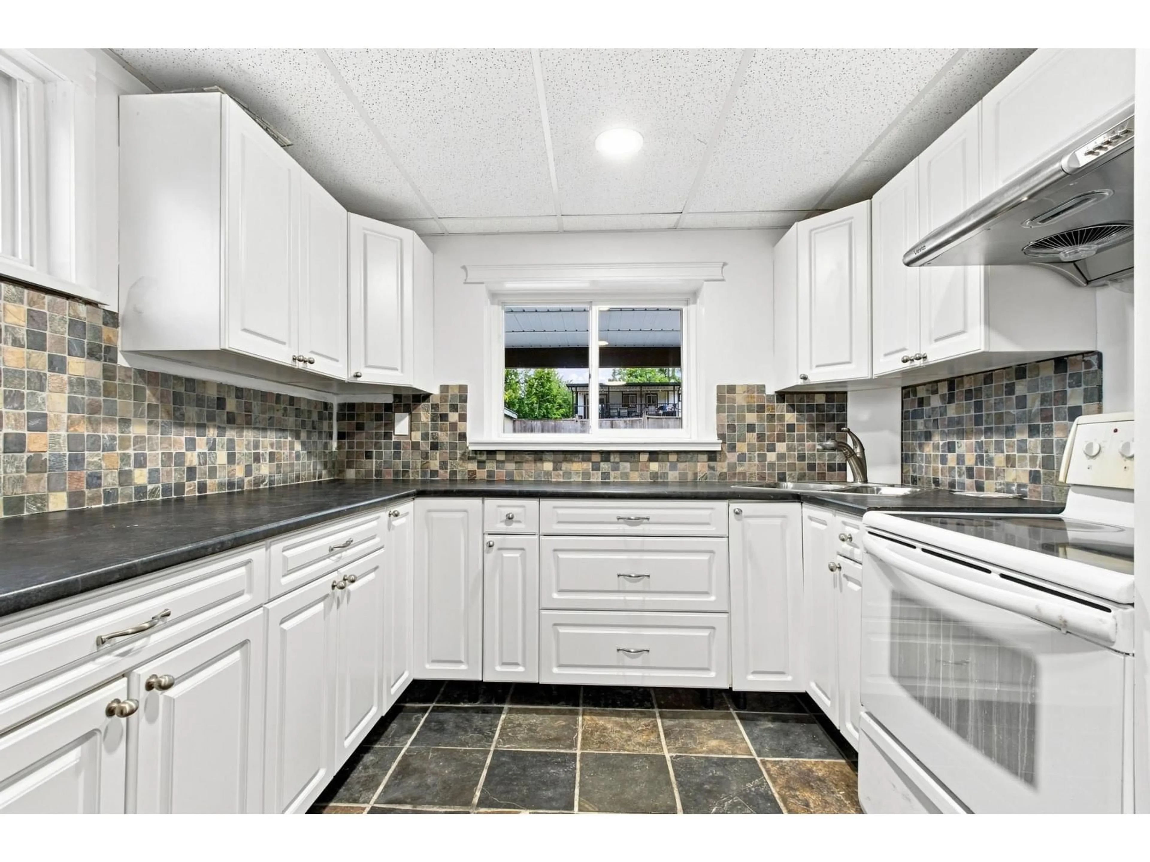Standard kitchen, ceramic/tile floor for 6285 173A STREET, Surrey British Columbia V3S5J8