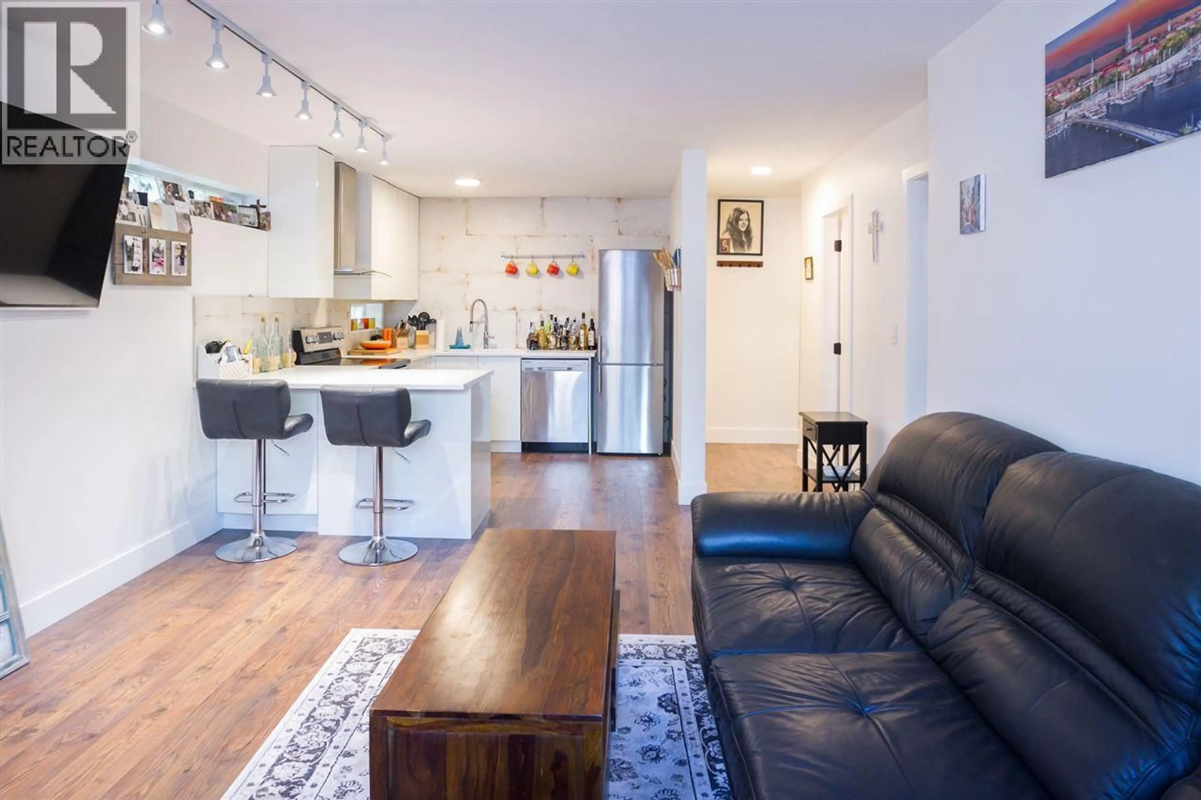 Open concept kitchen, wood/laminate floor for 2 - 3250 4TH AVENUE, Vancouver British Columbia V6K1R9