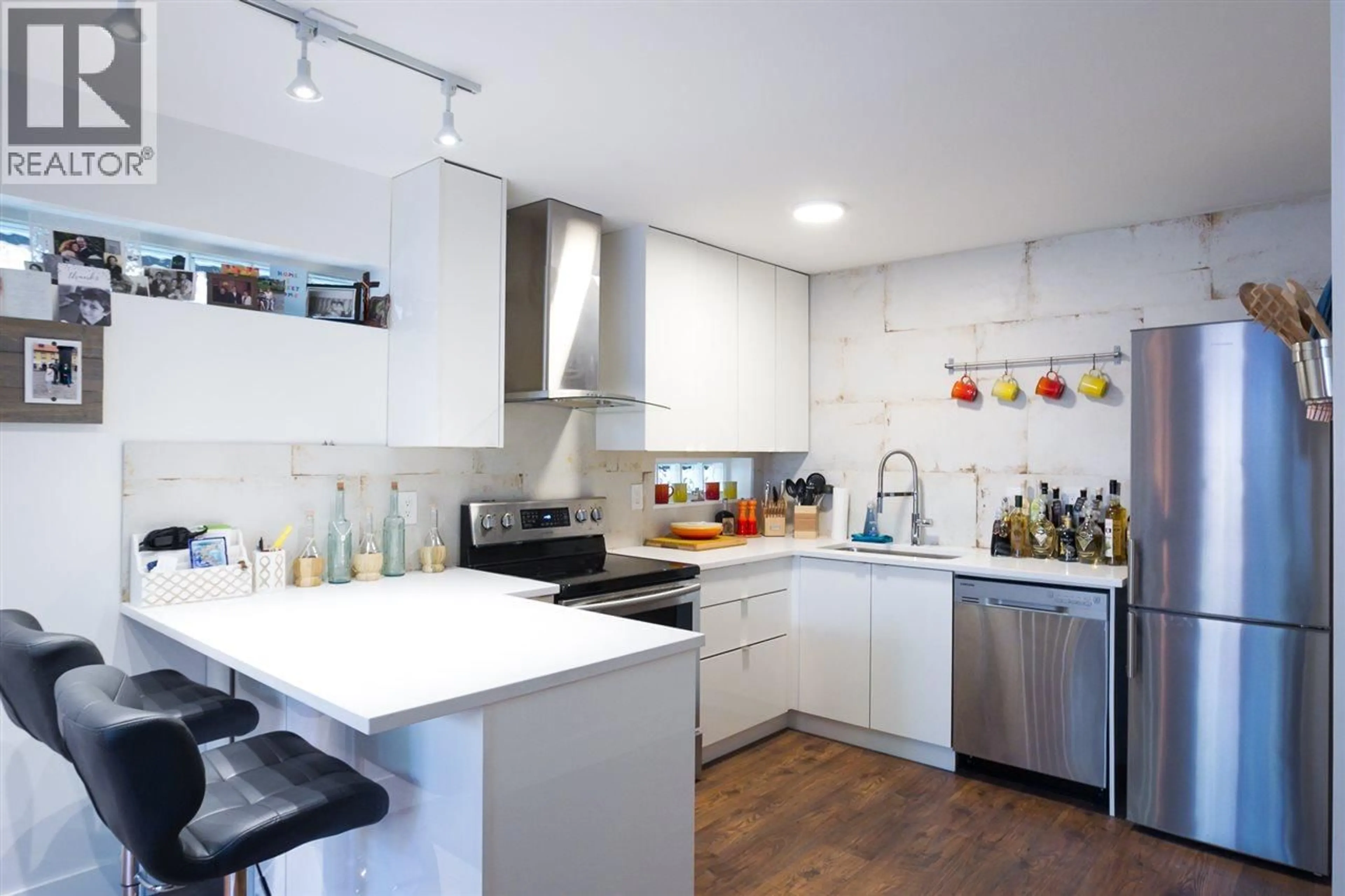 Unknown for 2 - 3250 4TH AVENUE, Vancouver British Columbia V6K1R9
