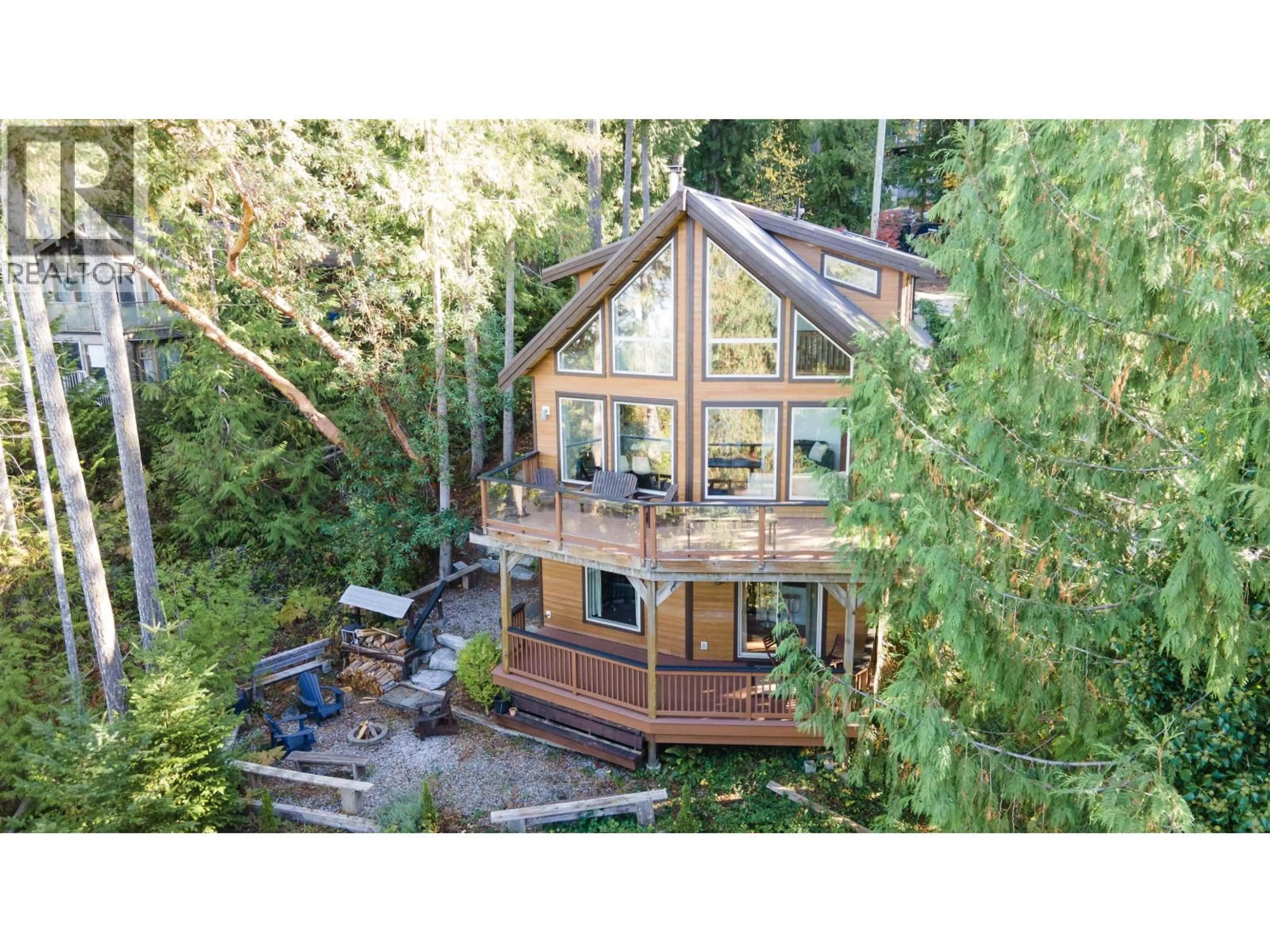 A pic from outside/outdoor area/front of a property/back of a property/a pic from drone, unknown for 6855 SEAVIEW ROAD, Sechelt British Columbia V7Z0E1