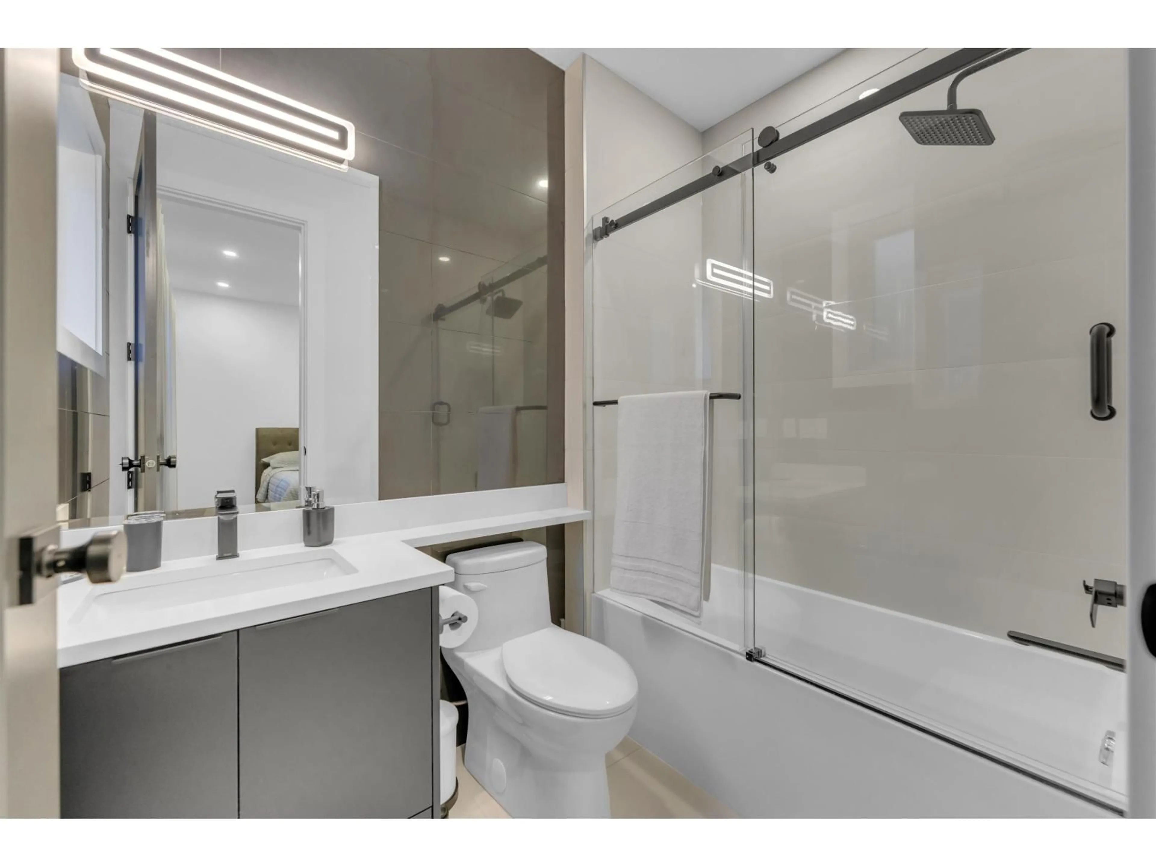 Standard bathroom, ceramic/tile floor for 13390 112A AVENUE, Surrey British Columbia V3R2G5