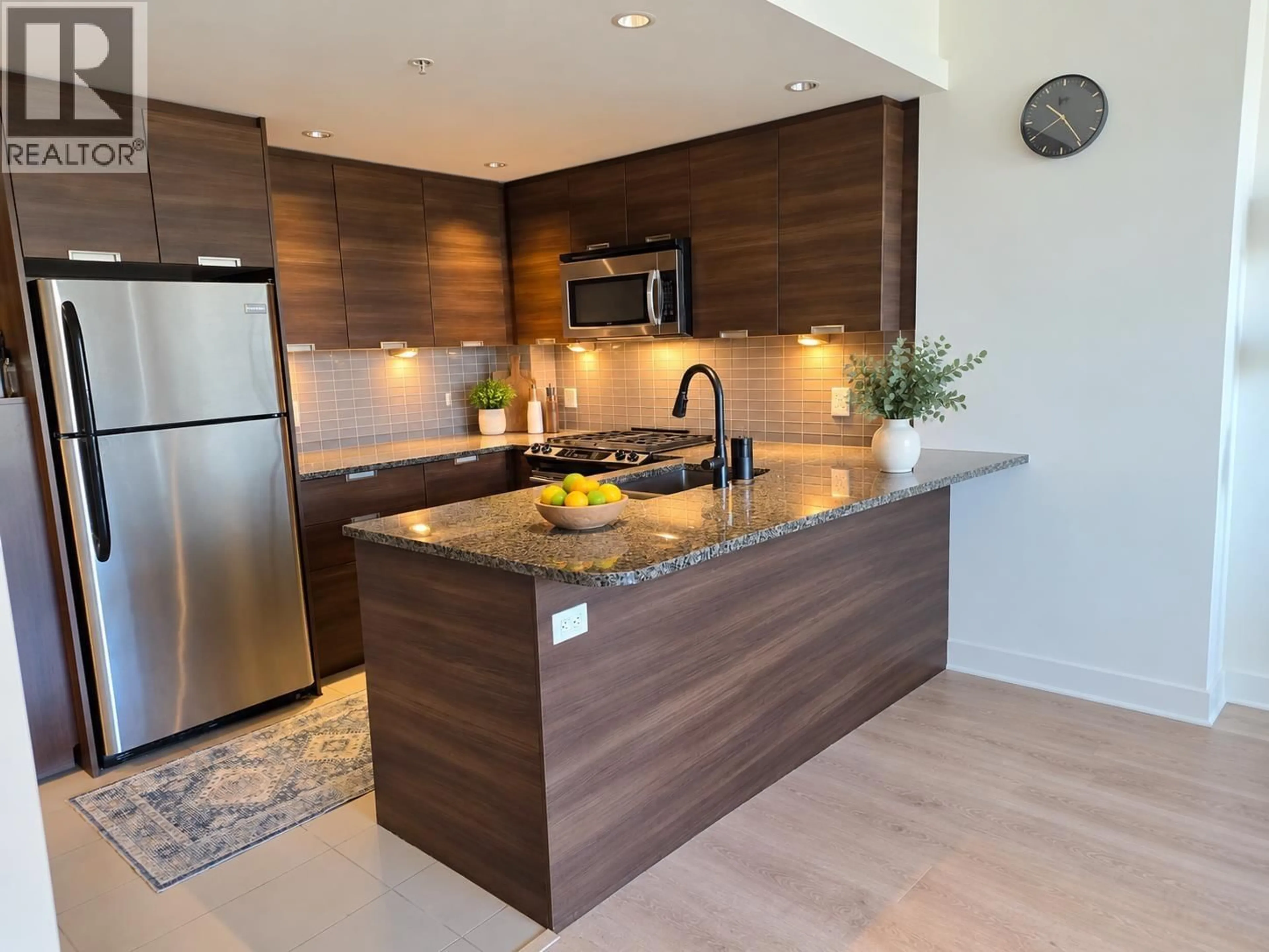 Contemporary kitchen, unknown for 2704 - 2968 GLEN DRIVE, Coquitlam British Columbia V3B0C4