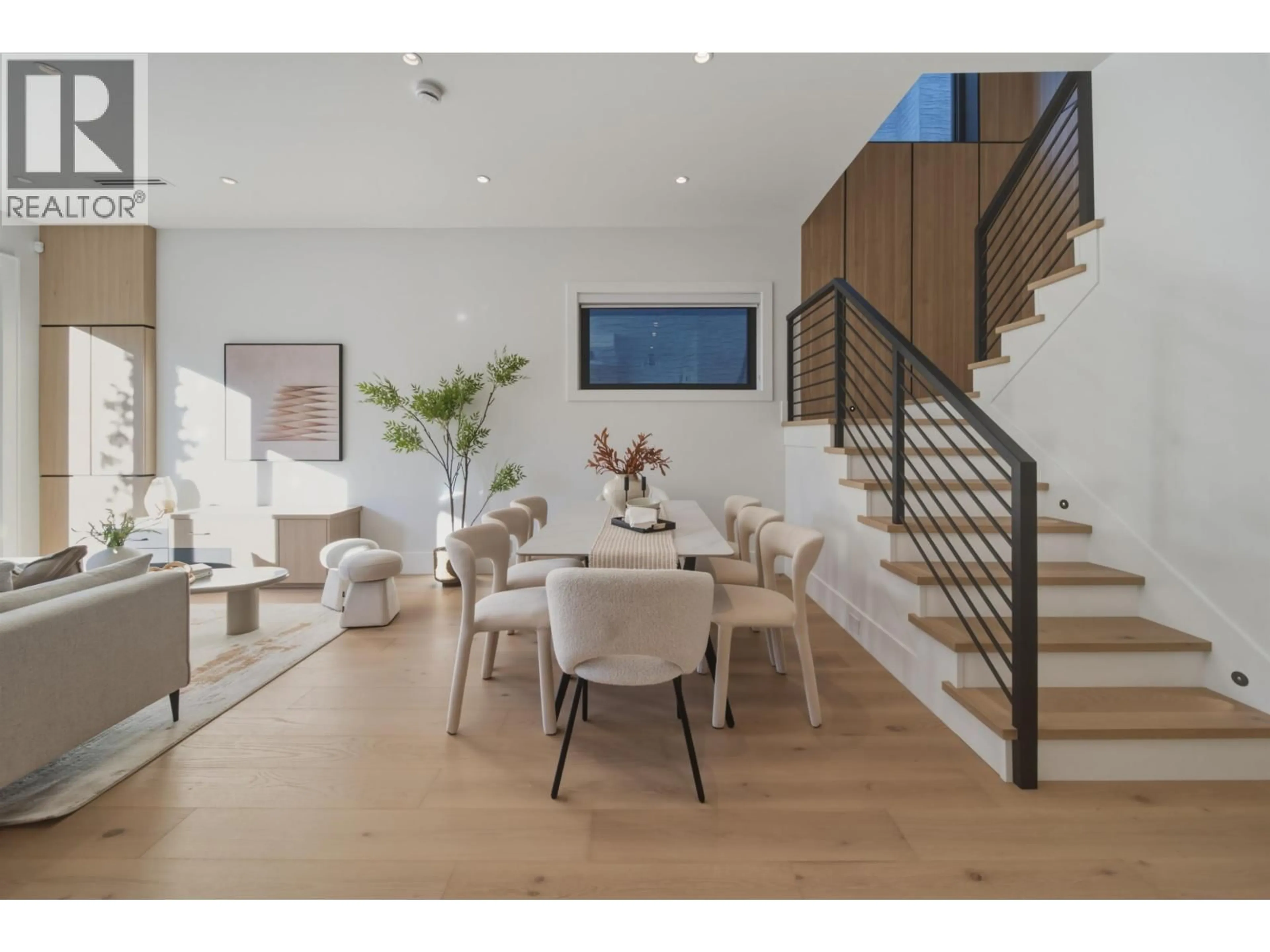 Unknown for 2 - 266 E 38 AVENUE, Vancouver British Columbia V5W1H4