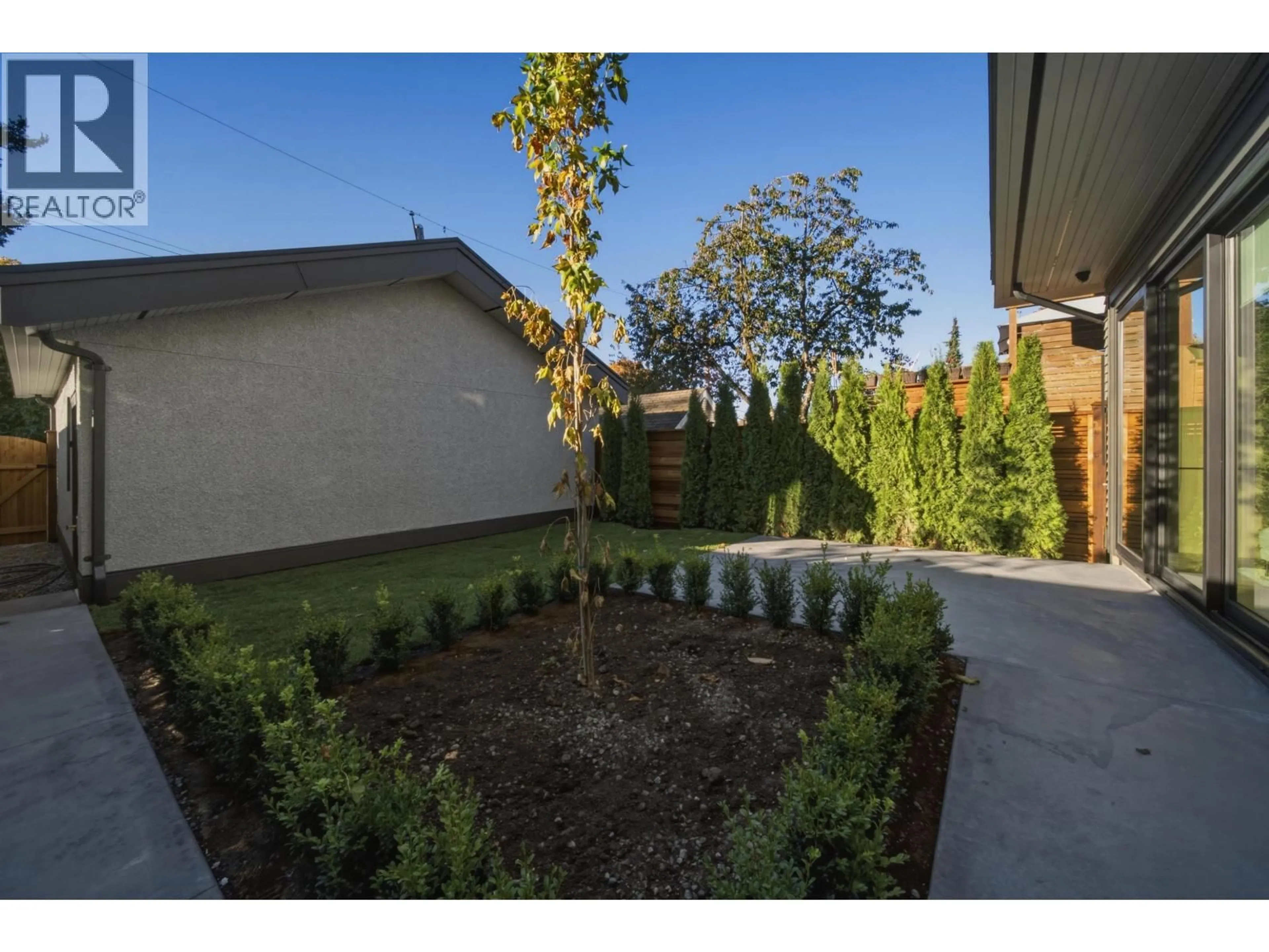 Patio, street for 2 - 266 E 38 AVENUE, Vancouver British Columbia V5W1H4