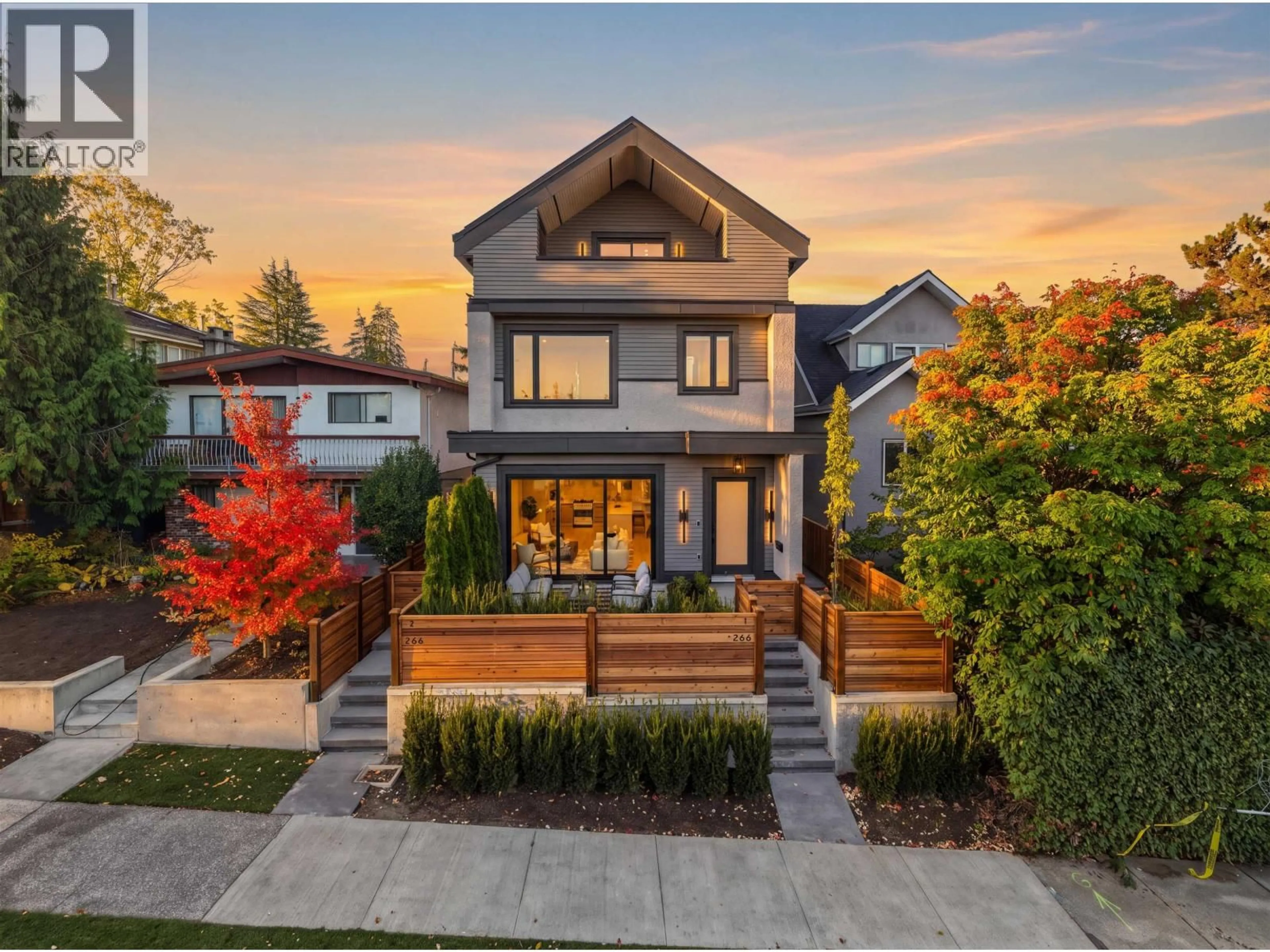 Home with brick exterior material, street for 1 - 266 E 38 AVENUE, Vancouver British Columbia V5W1H4