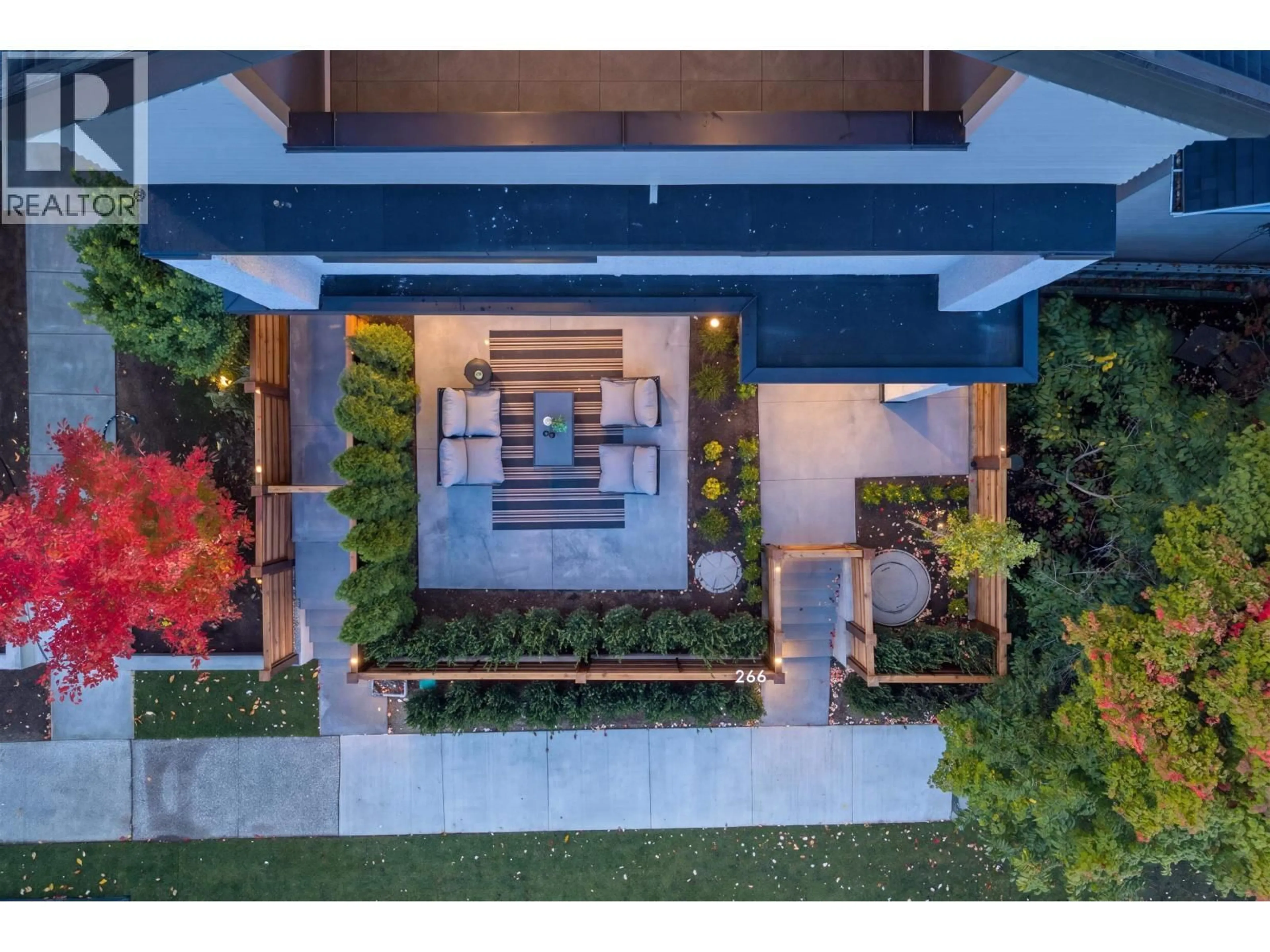 Indoor foyer for 1 - 266 E 38 AVENUE, Vancouver British Columbia V5W1H4