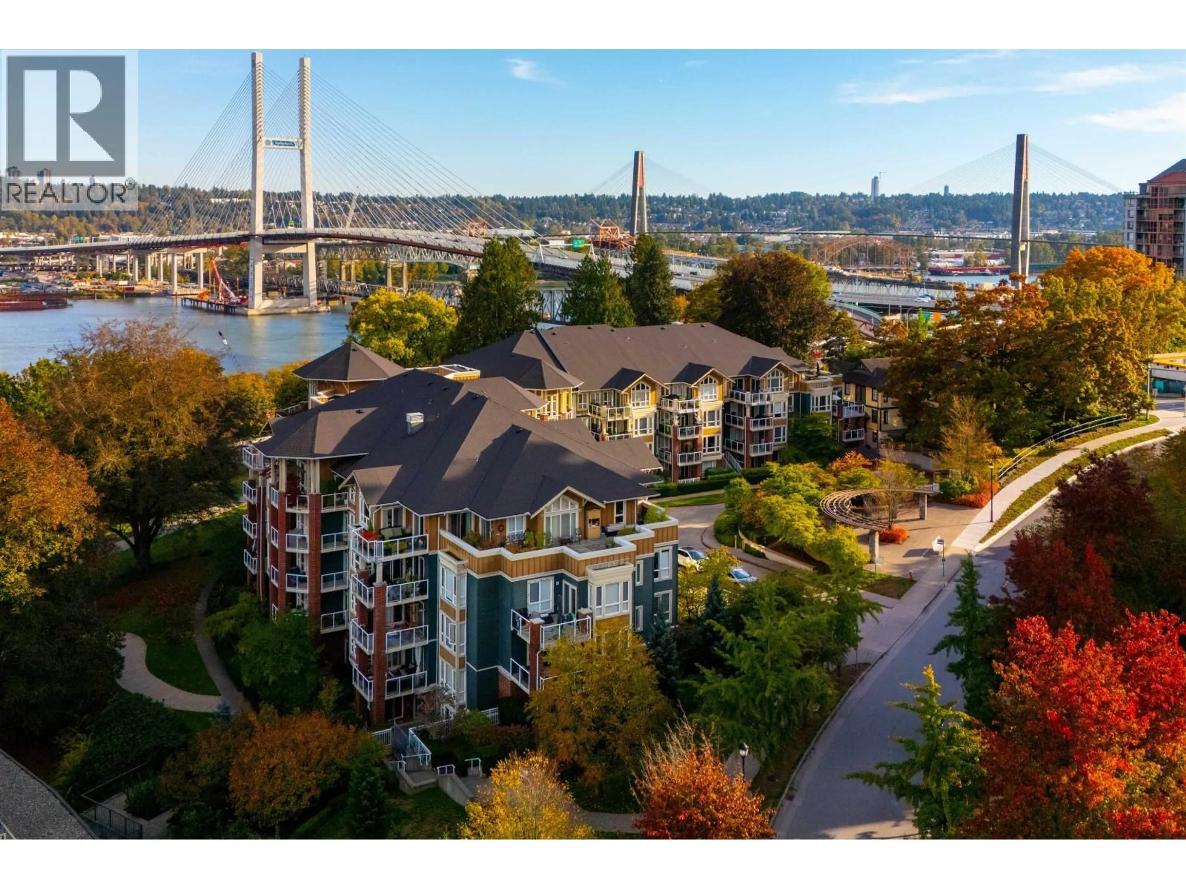 A pic from outside/outdoor area/front of a property/back of a property/a pic from drone, water/lake/river/ocean view for 305 - 14 ROYAL AVENUE, New Westminster British Columbia V3L5W5
