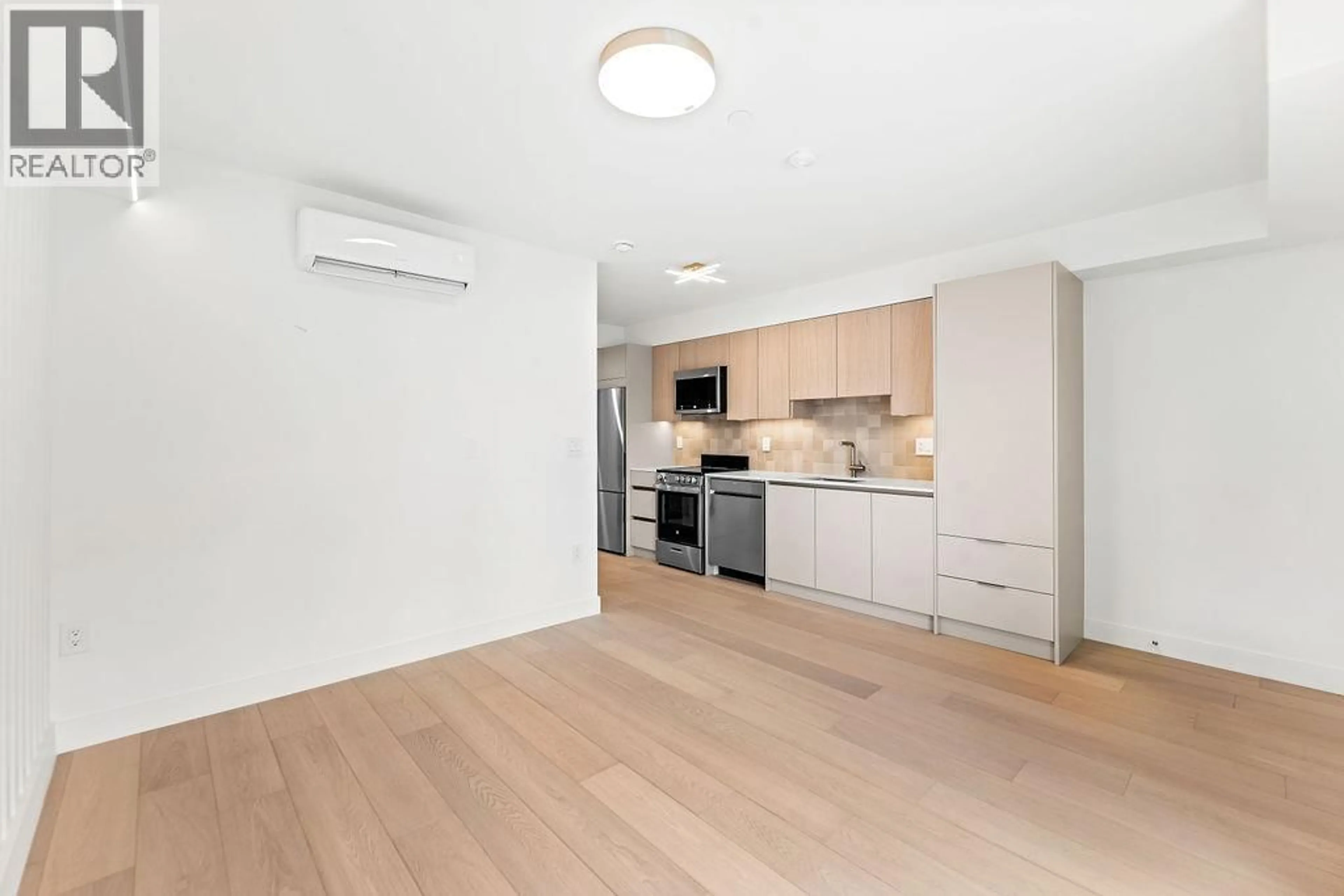 Standard kitchen, wood/laminate floor for 4518 HEATHER STREET, Vancouver British Columbia V5Z2H9