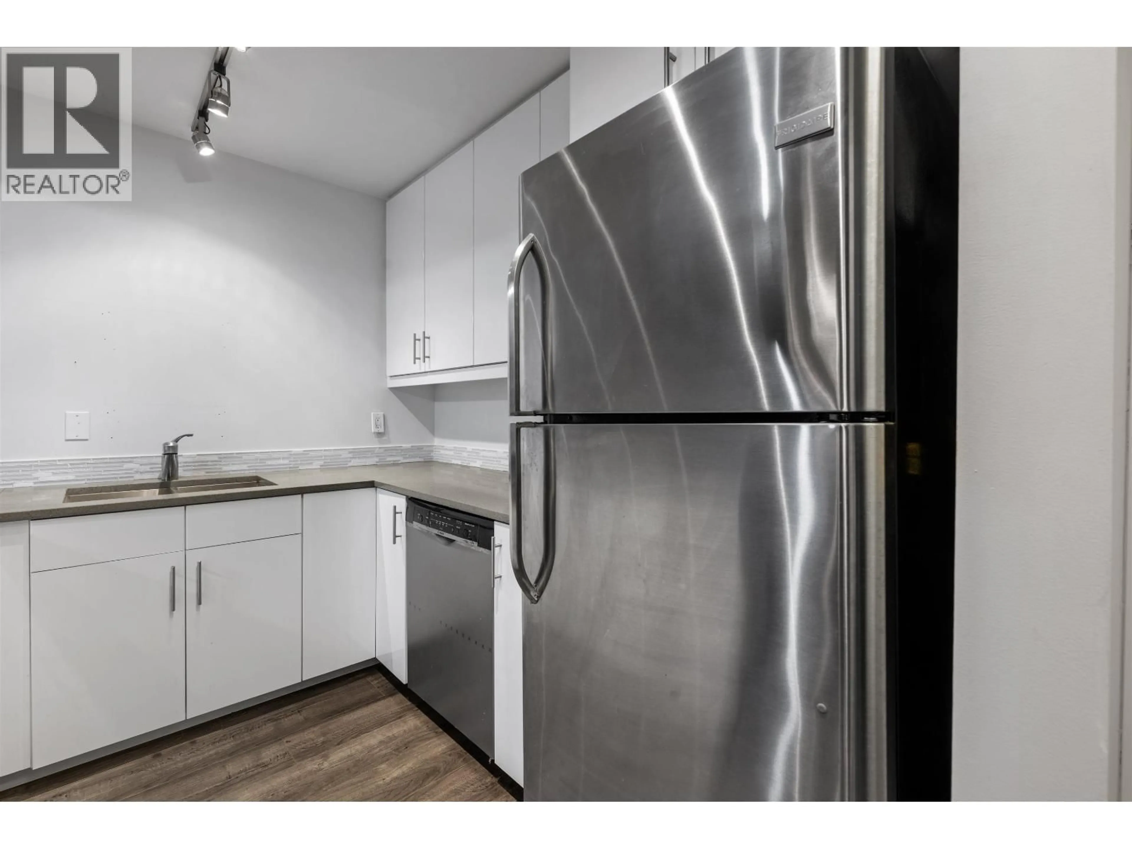 Standard kitchen, unknown for 301 - 720 EIGHTH AVENUE, New Westminster British Columbia V3M2R3