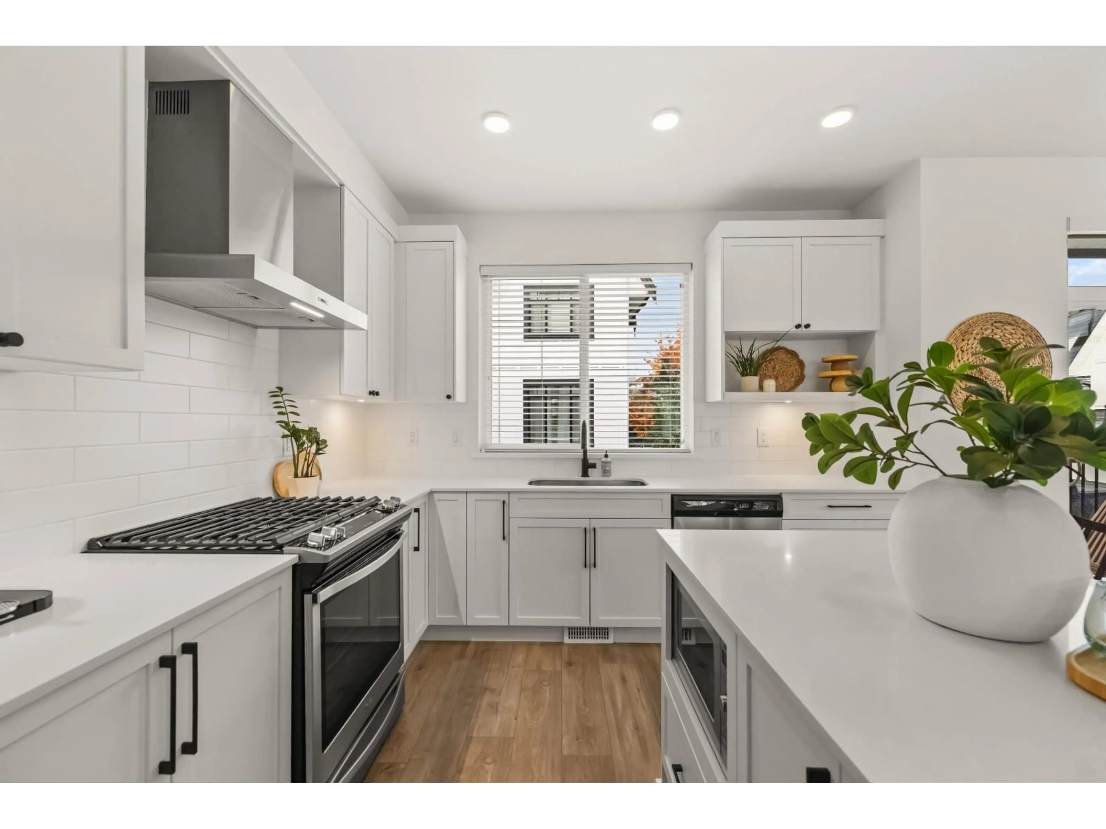 Open concept kitchen, ceramic/tile floor for 18 - 6897 201 STREET, Langley British Columbia V2Y0Z3