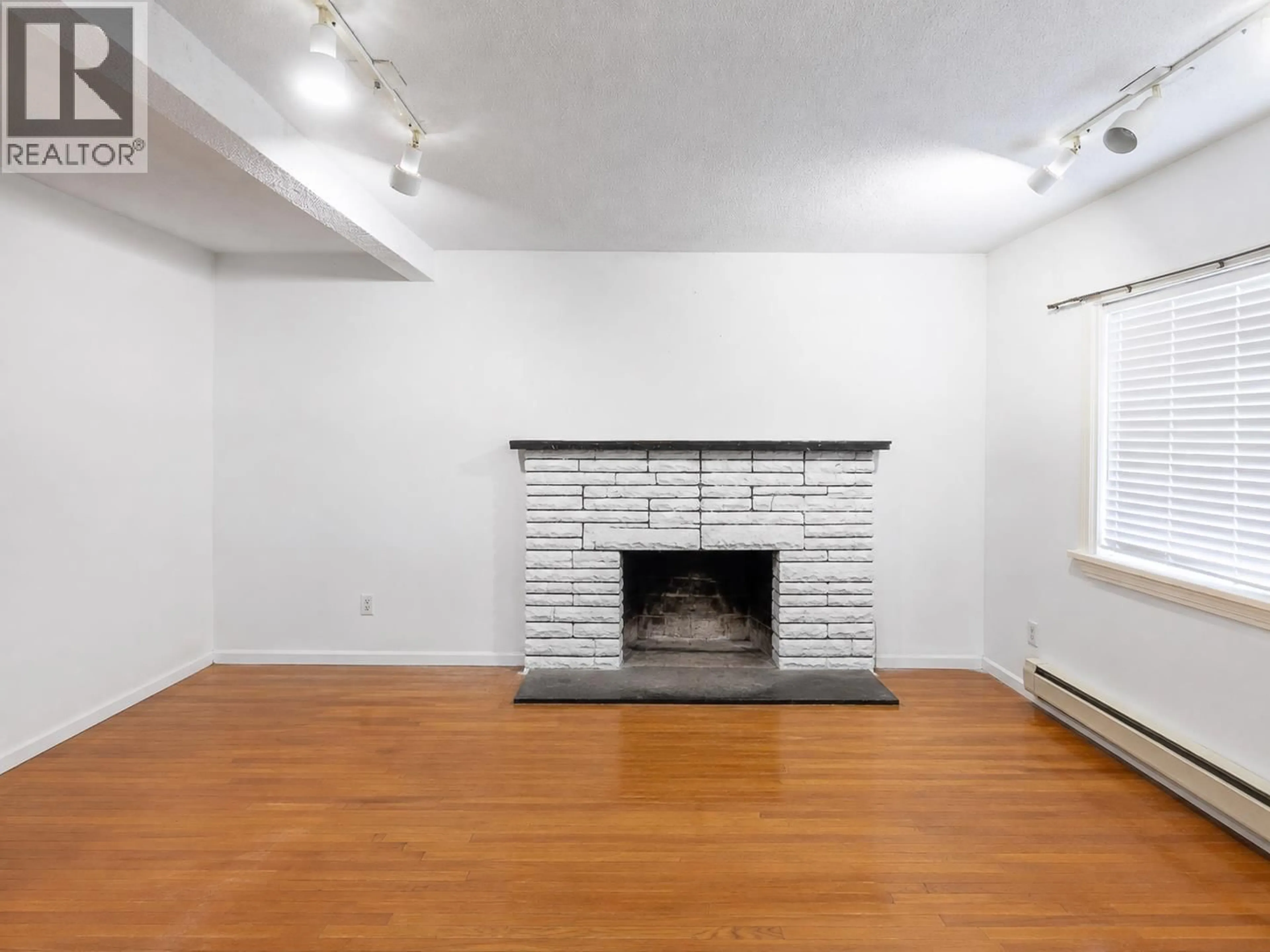 A pic of a room for 380 58TH AVENUE, Vancouver British Columbia V5X1V9