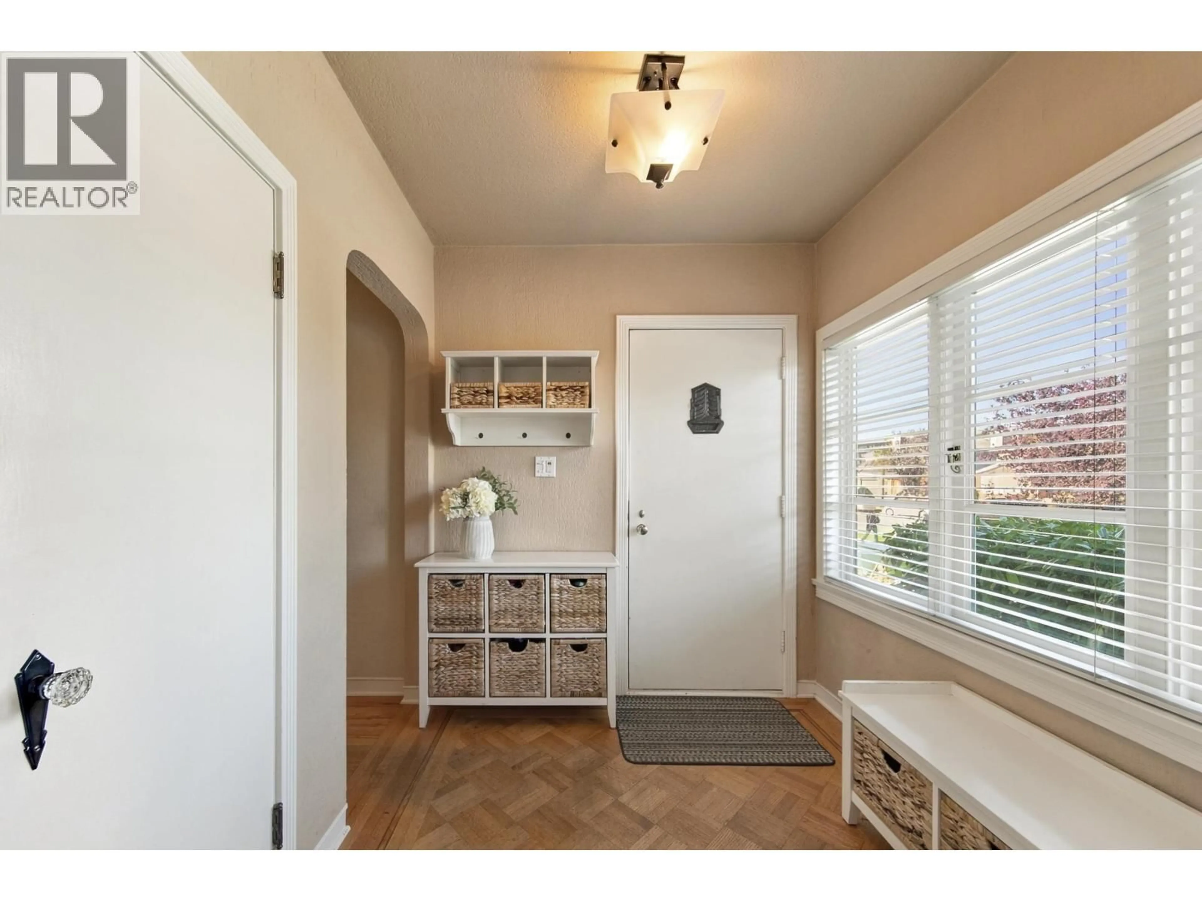 Indoor entryway for 226 PEVERIL AVENUE, Vancouver British Columbia V5Y2L4