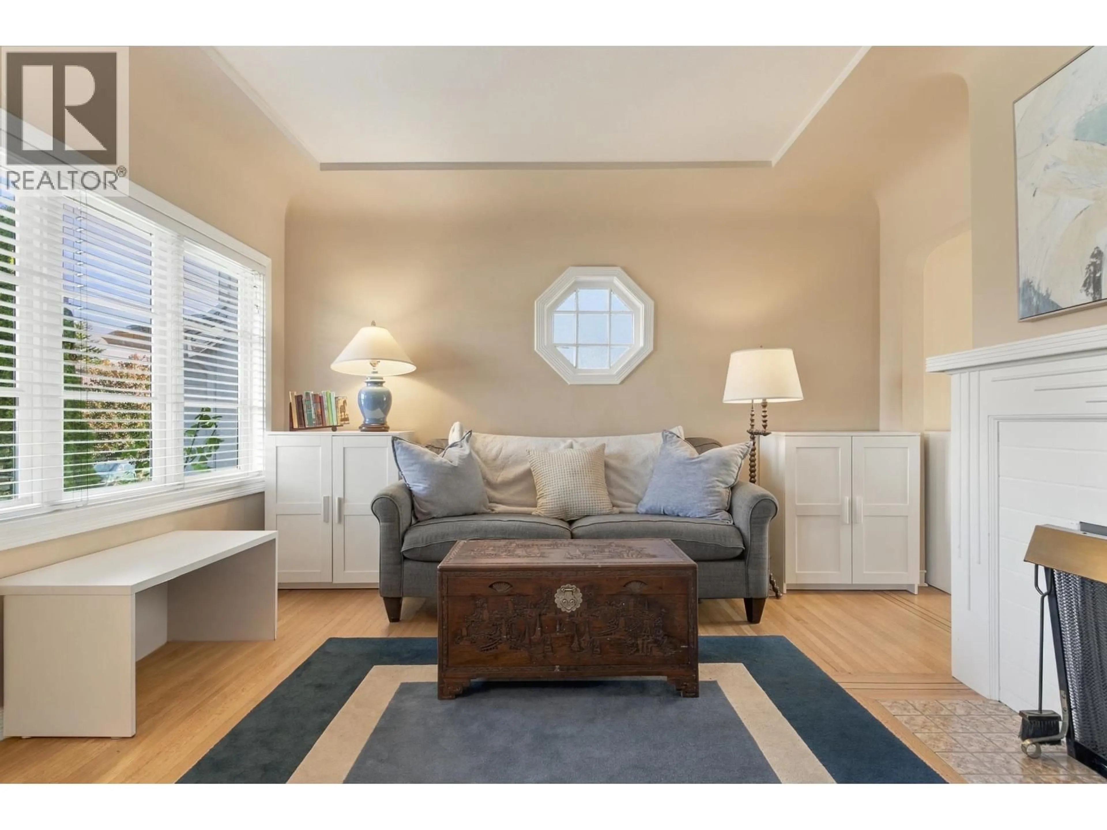 Living room with furniture, wood/laminate floor for 226 PEVERIL AVENUE, Vancouver British Columbia V5Y2L4