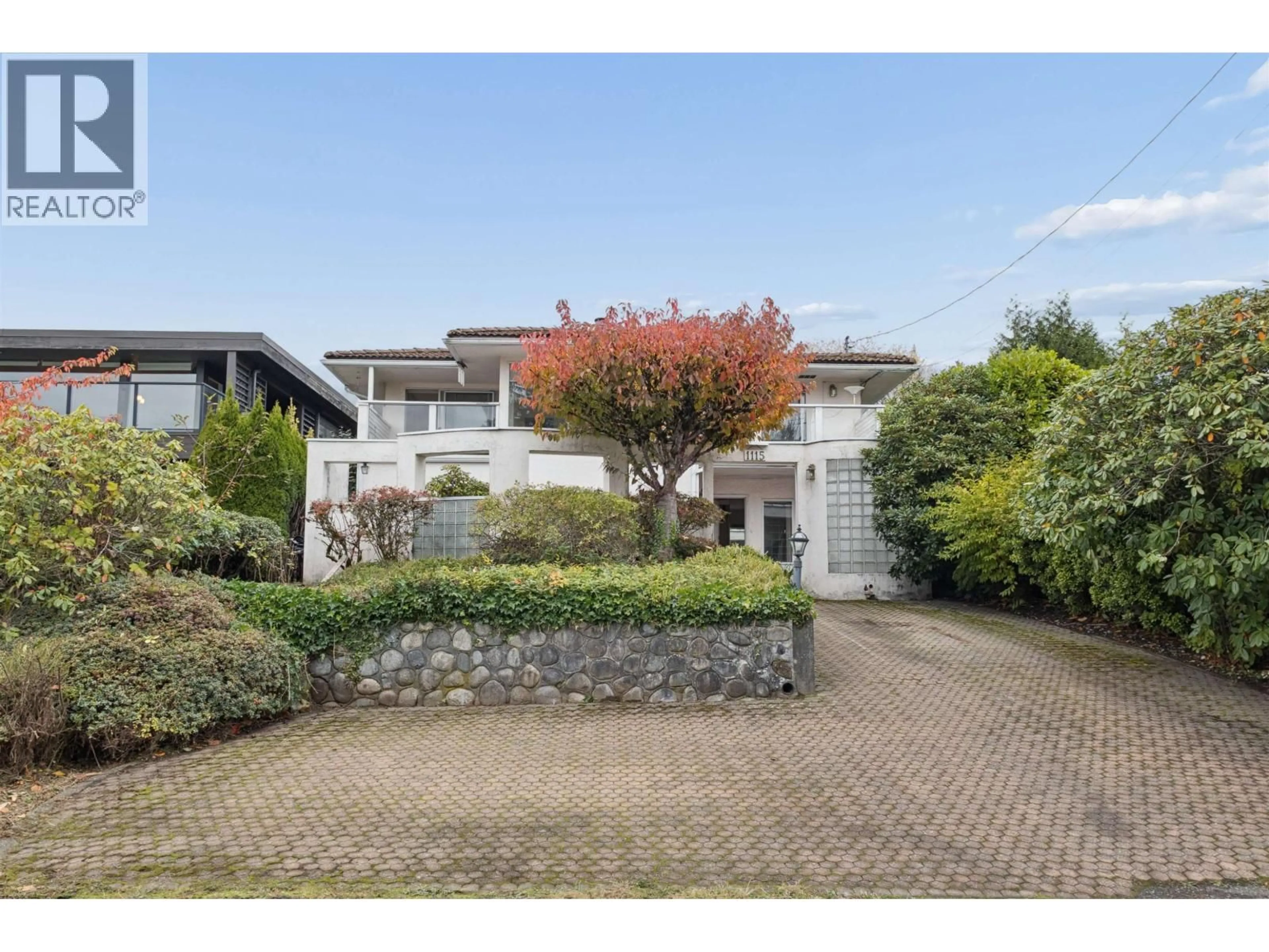 A pic from outside/outdoor area/front of a property/back of a property/a pic from drone, street for 1115 OTTABURN ROAD, West Vancouver British Columbia V7S2J7