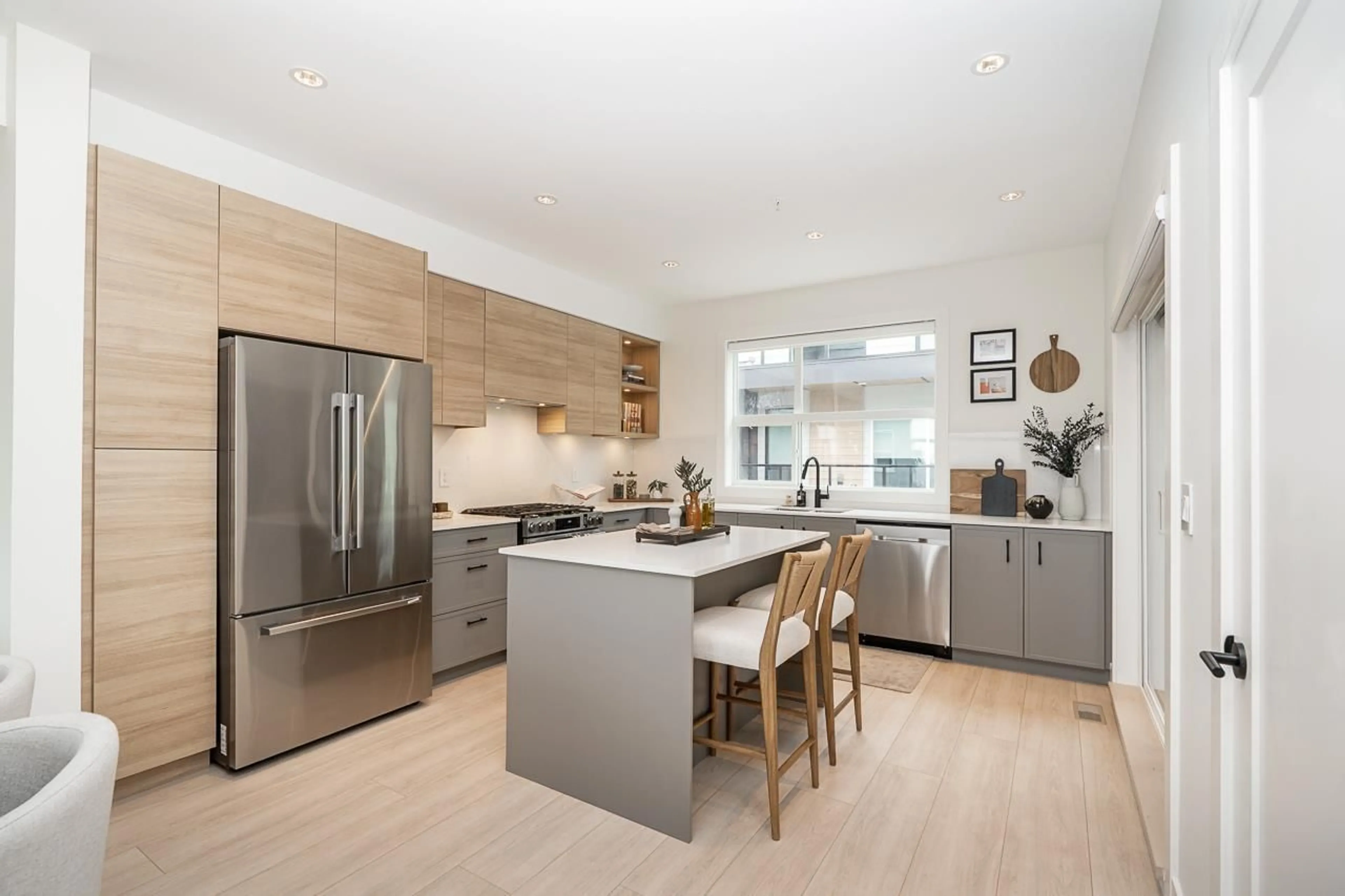 Open concept kitchen, wood/laminate floor for 39 - 20335 70A AVENUE, Langley British Columbia V2Y1S8