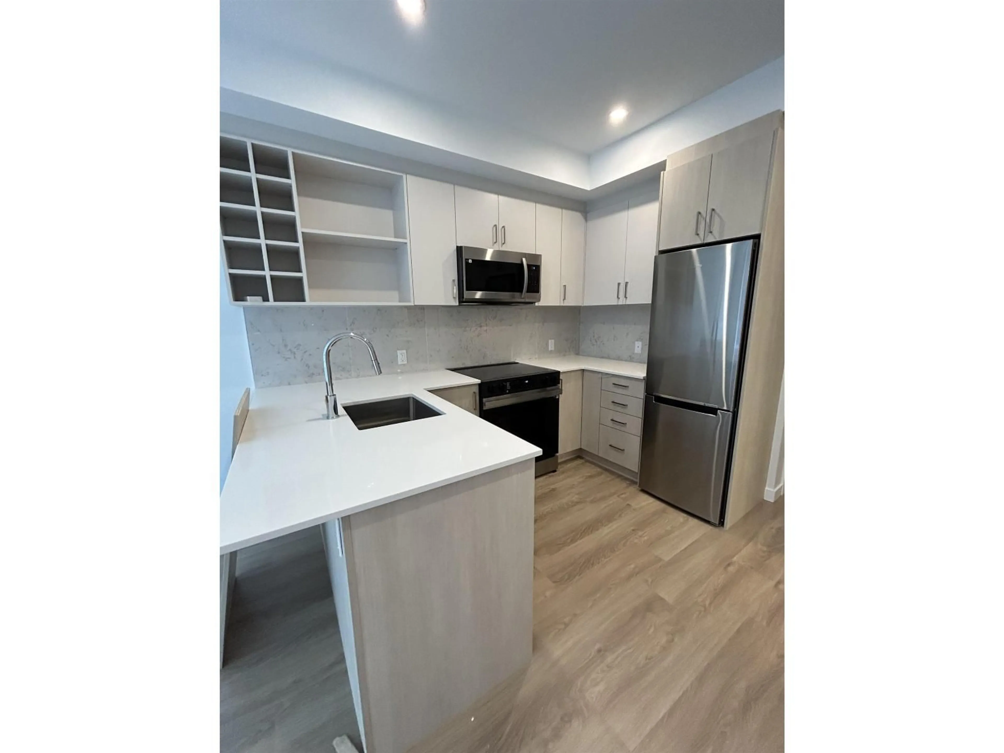 Unknown for E410 - 13858 108 AVENUE, Surrey British Columbia V3T0T8