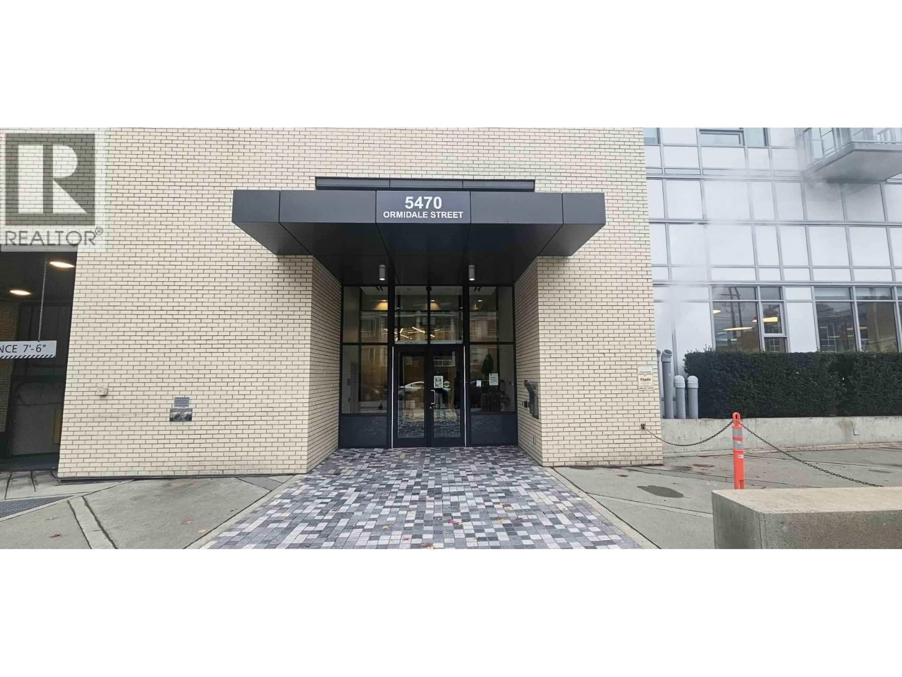 Indoor foyer for 312 - 5470 ORMIDALE STREET, Vancouver British Columbia V5R0G6