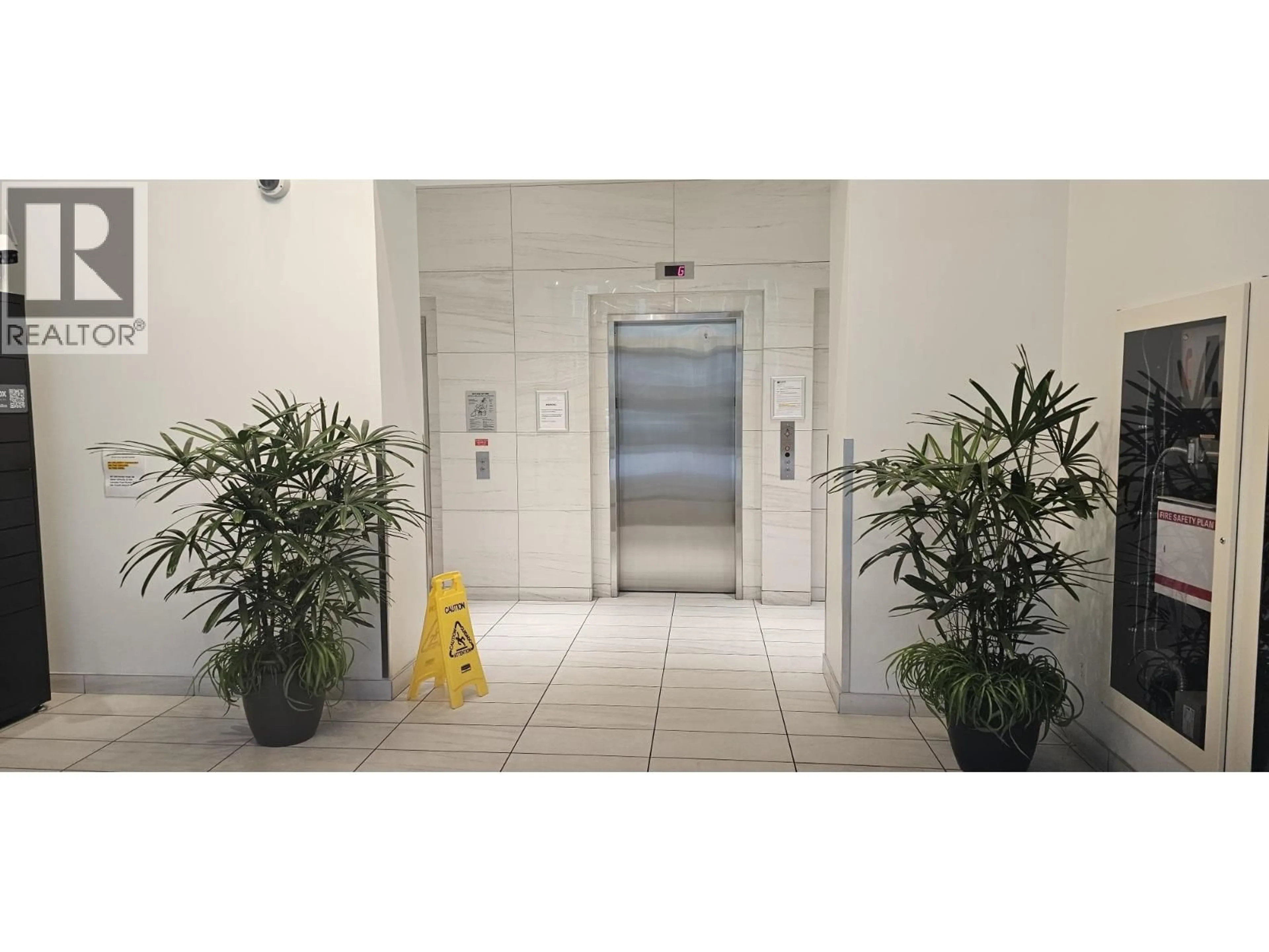 Indoor foyer for 312 - 5470 ORMIDALE STREET, Vancouver British Columbia V5R0G6