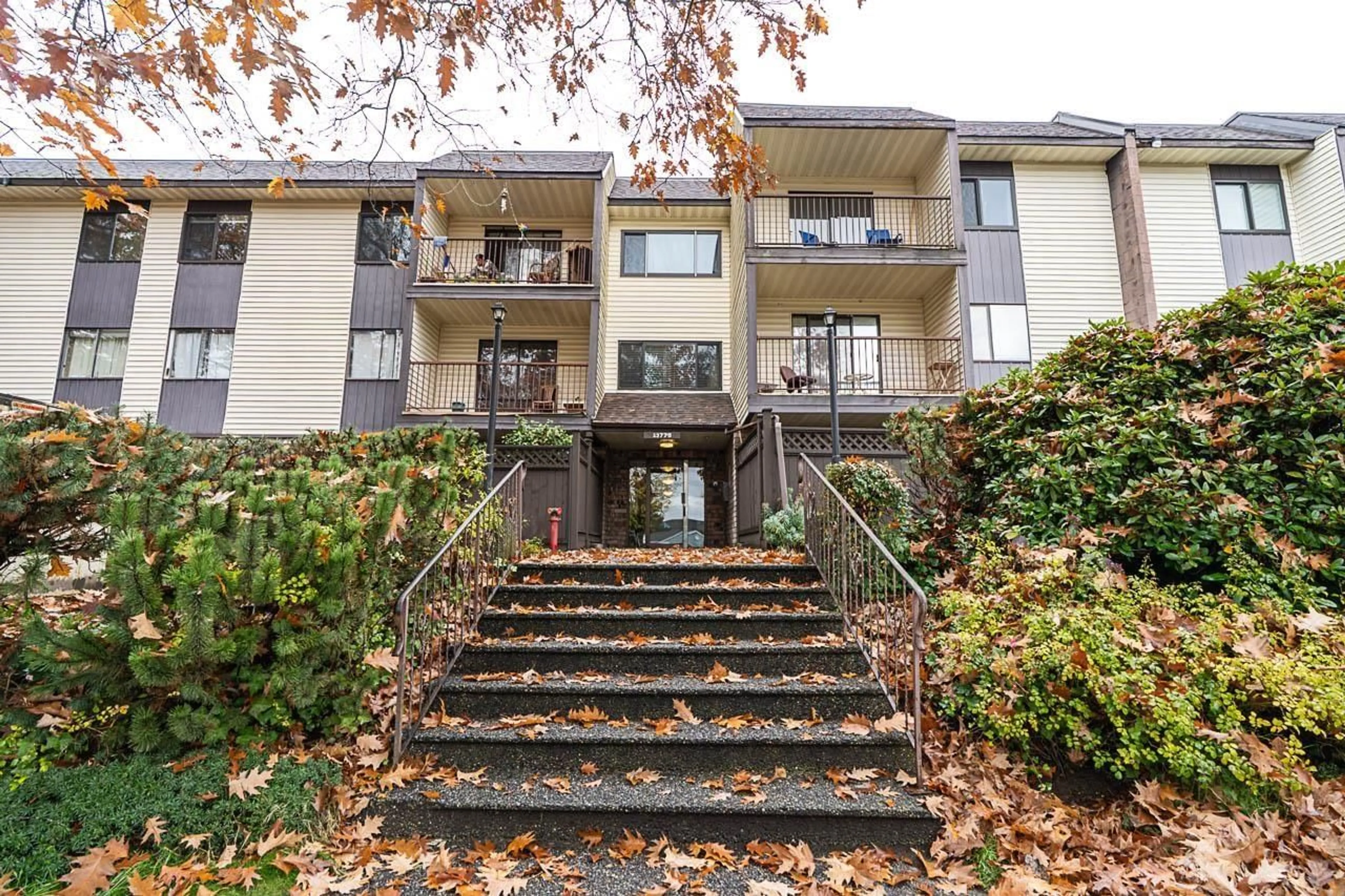 Unknown for 204 - 13775 74 AVENUE, Surrey British Columbia V3W9C5
