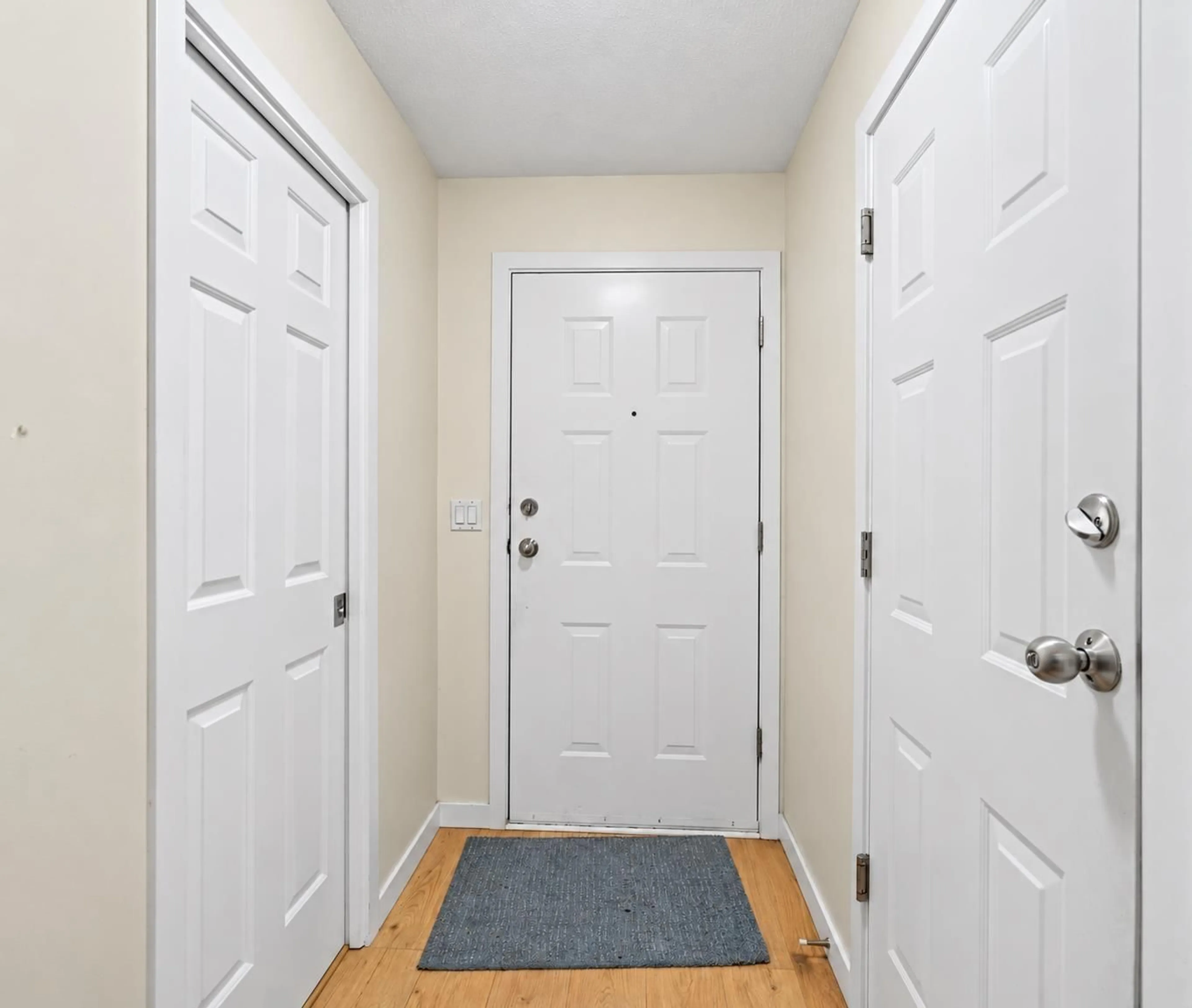 Indoor entryway for 18 - 8257 121A STREET, Surrey British Columbia V3W3R4