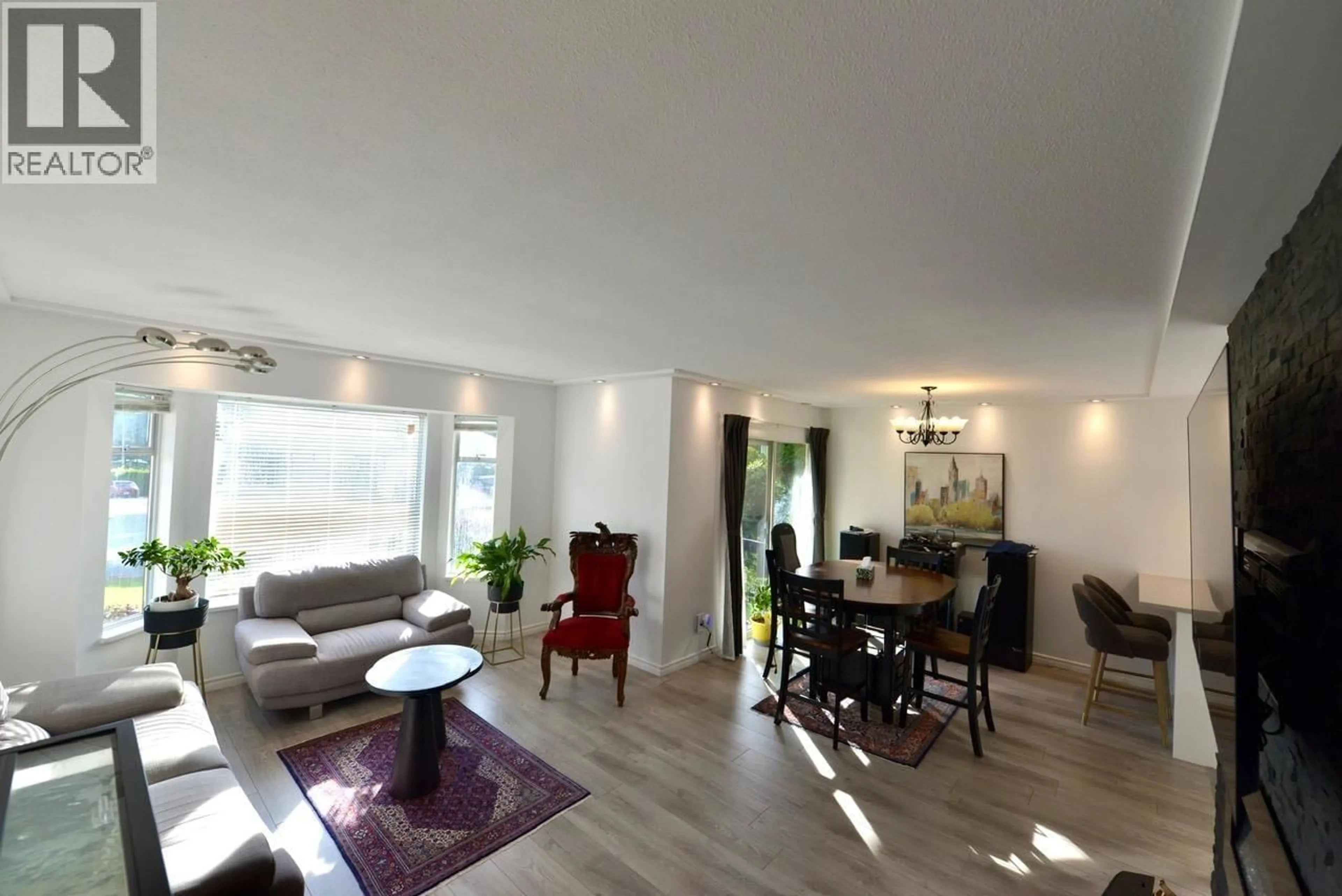 Living room with furniture, wood/laminate floor for 11729 LIGHTHOUSE COURT, Maple Ridge British Columbia V2X9G2